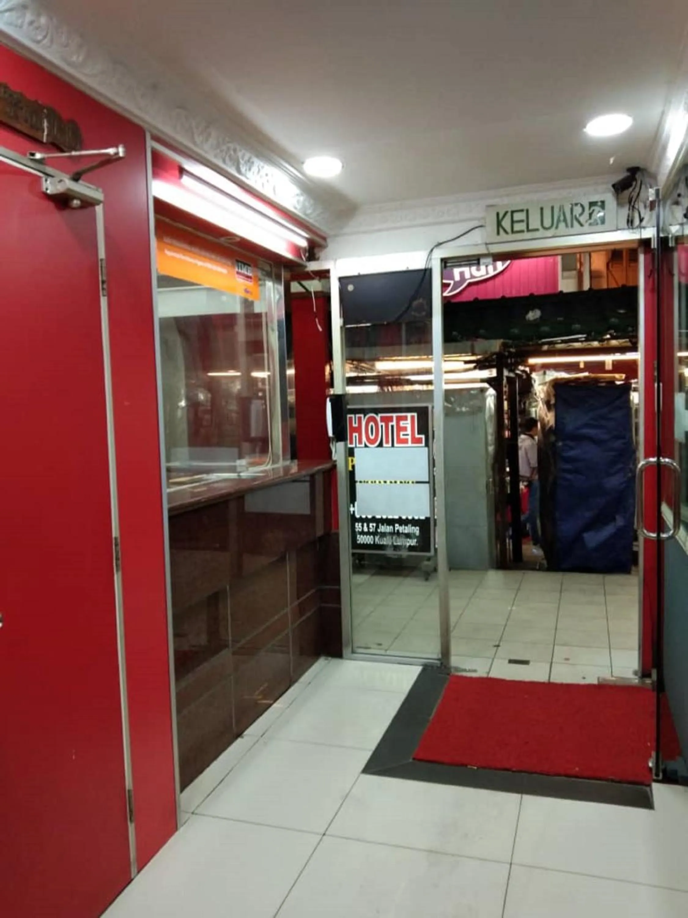 Facade/entrance in Petaling Street Hotel Chinatown