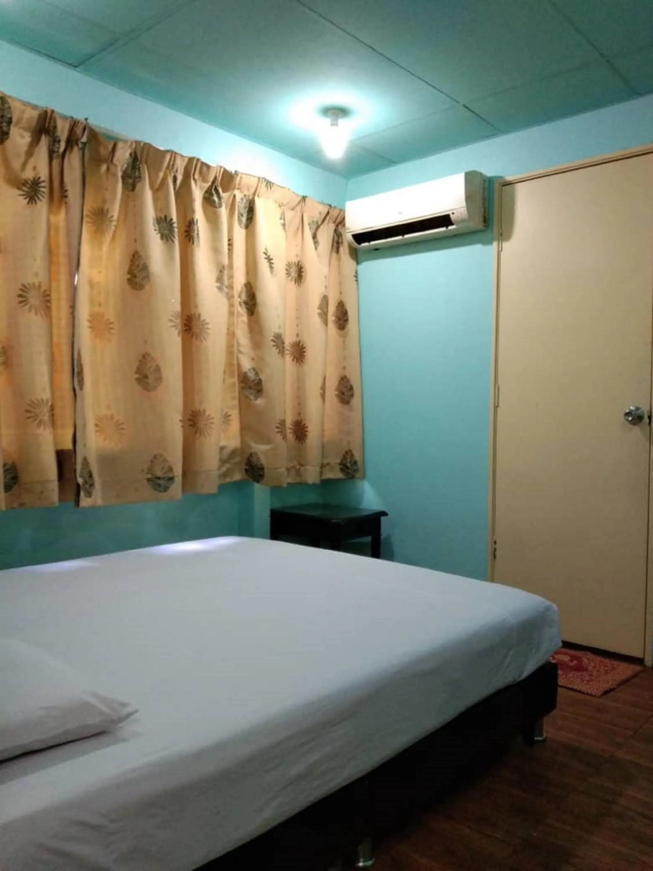 Photo of the whole room, Bed in Petaling Street Hotel Chinatown