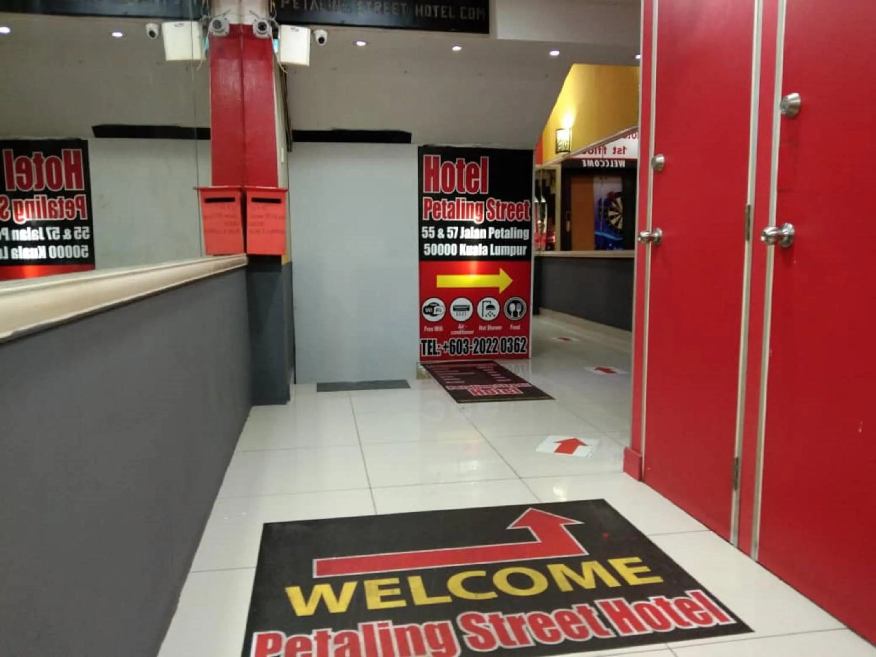 Facade/entrance in Petaling Street Hotel Chinatown