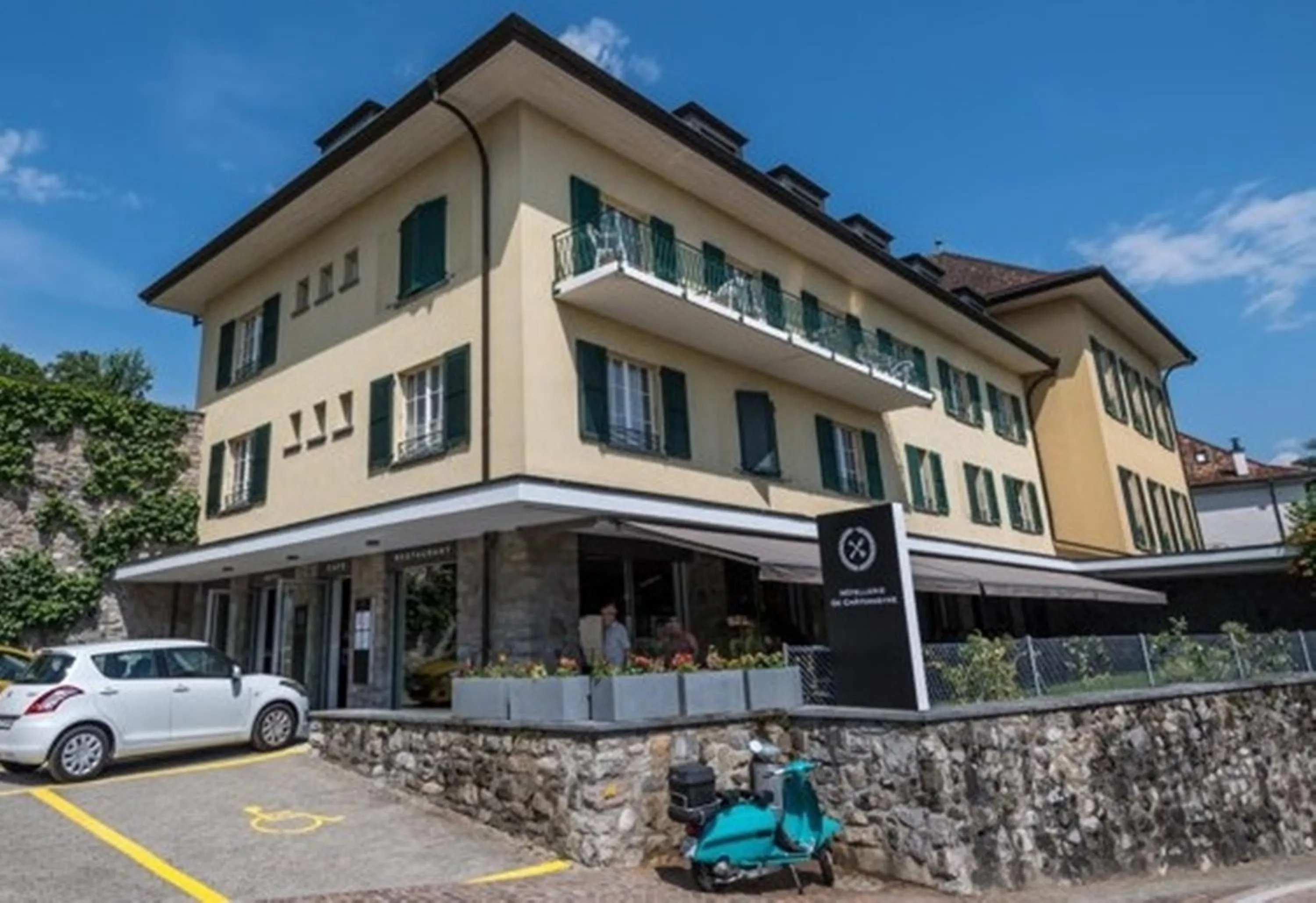 Property building in Châtonneyre Hotel & Restaurant