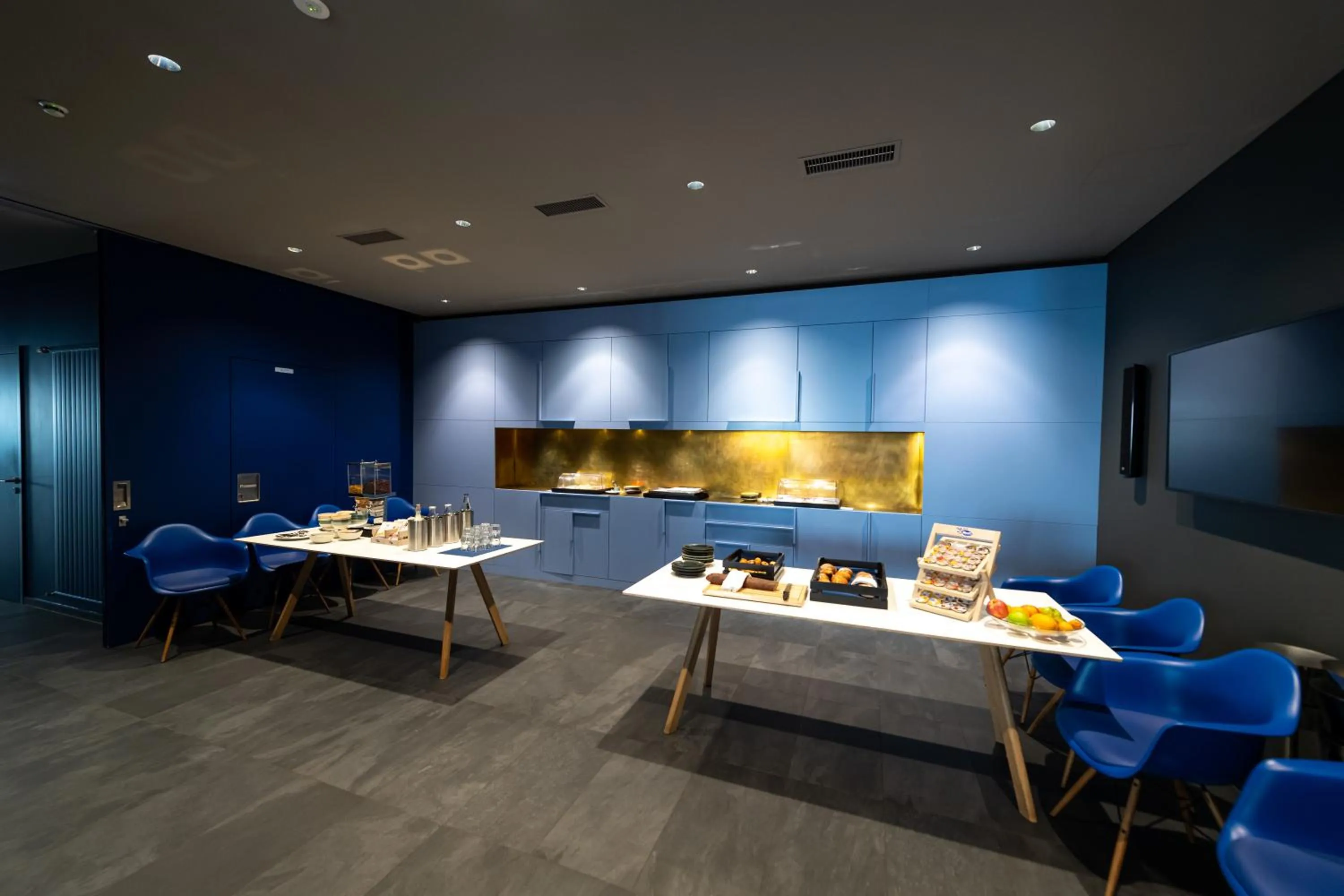 Restaurant/places to eat in Châtonneyre Hotel & Restaurant