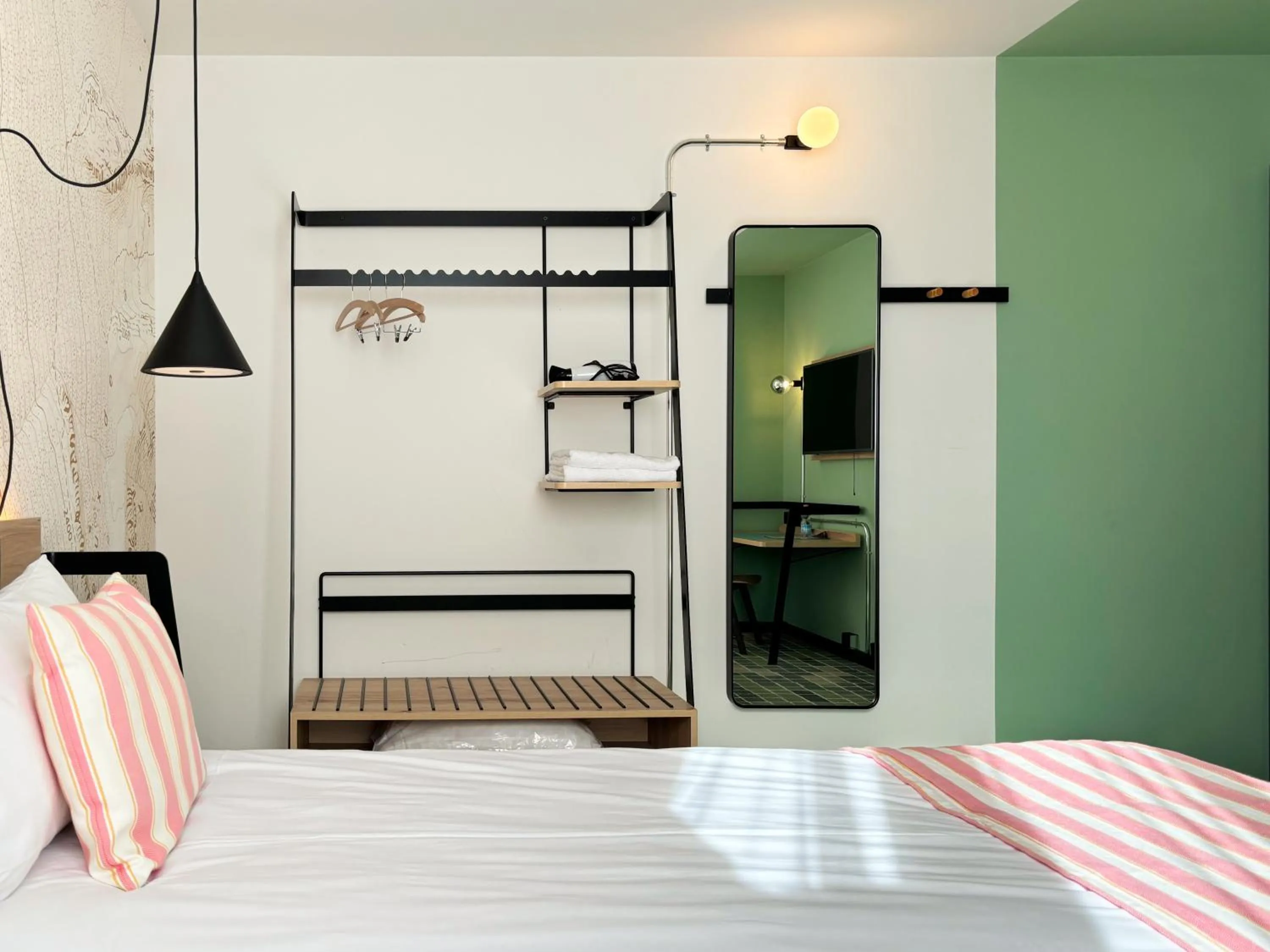 Bedroom, Bed in Nonanteneuf appart hōtel Sierre - contactless check-in