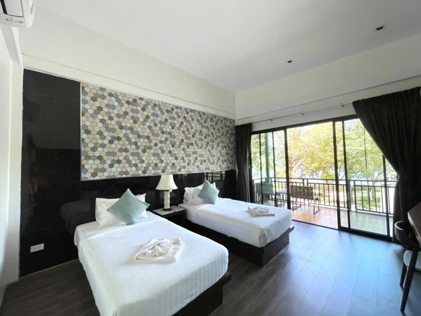 Bed in Prasarnsook Villa Beach Resort