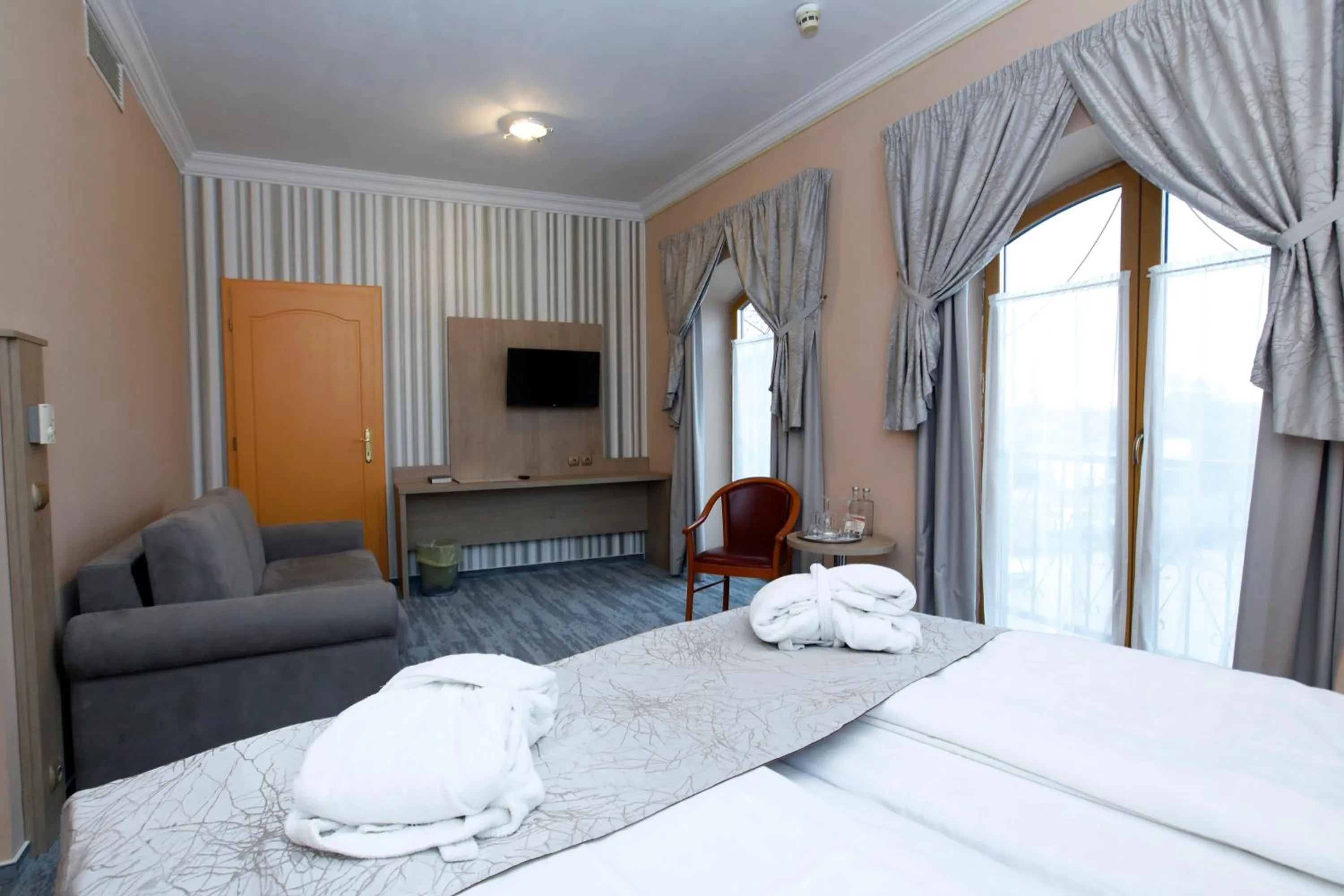 TV and multimedia, Bed in Wellness Hotel Laroba