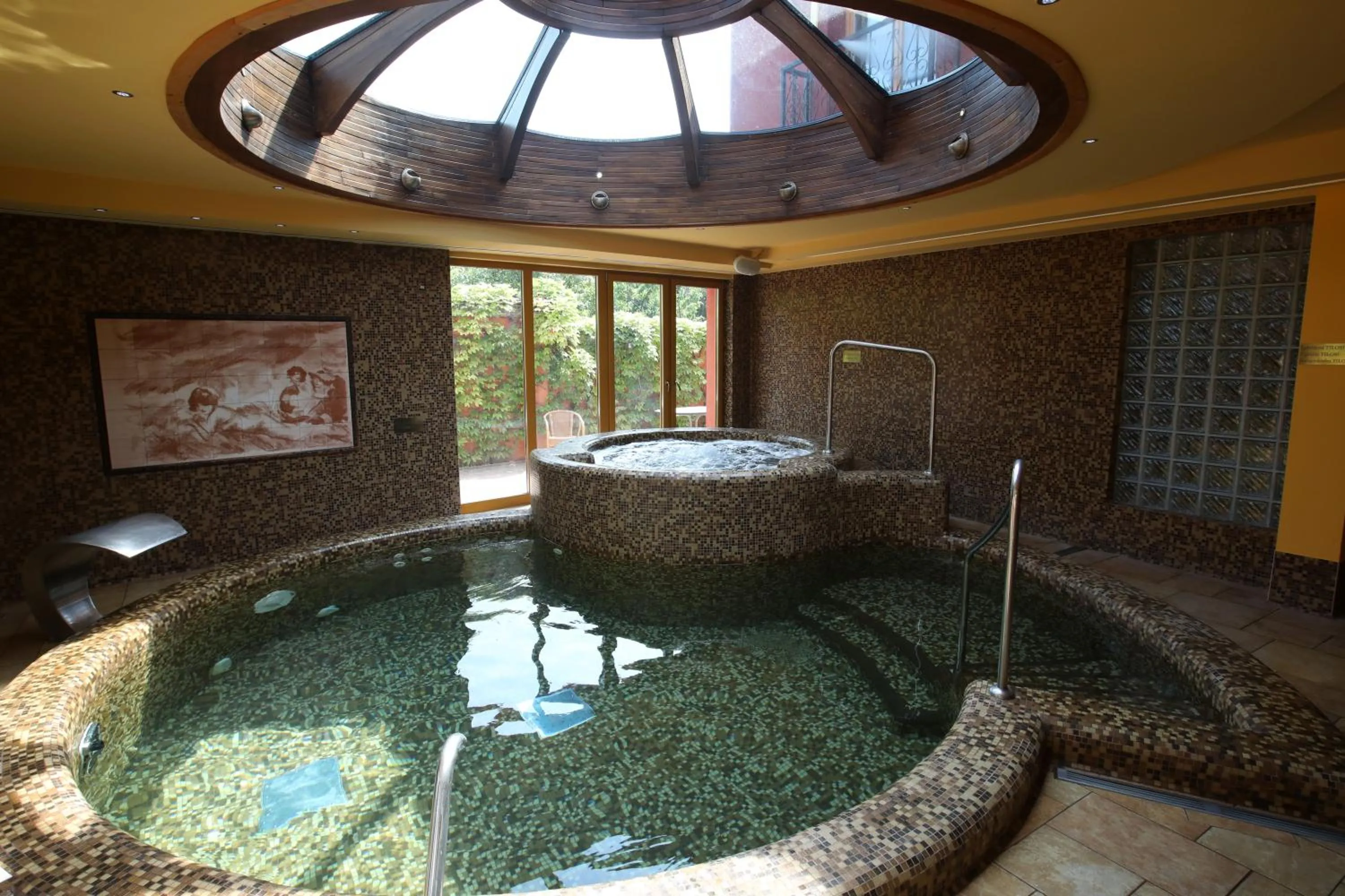 Swimming pool in Wellness Hotel Laroba