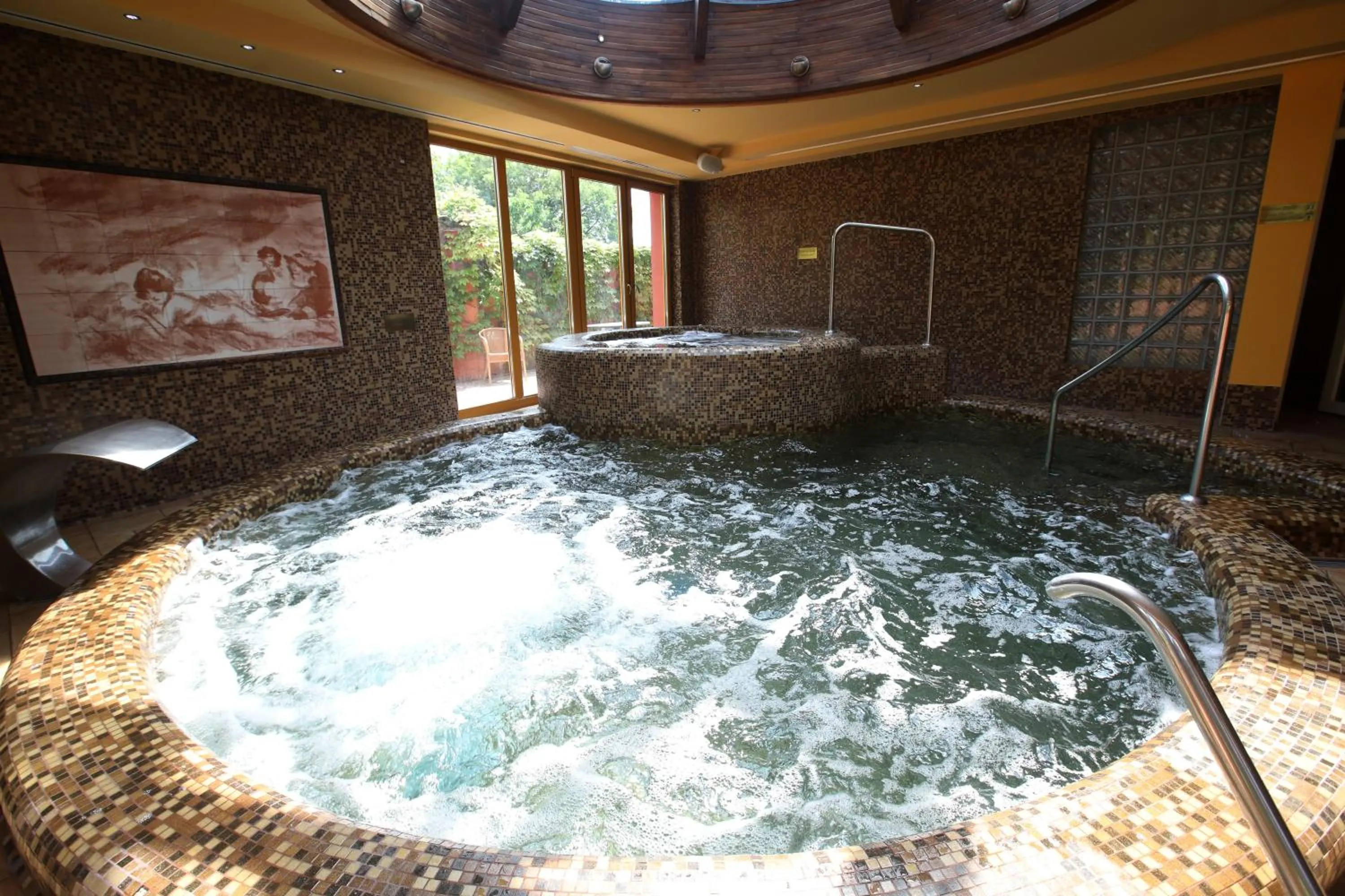 Hot Tub in Wellness Hotel Laroba