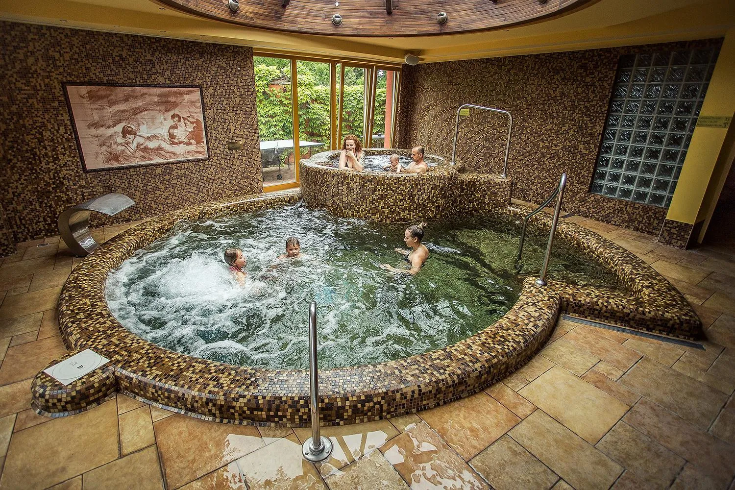 Hot Tub in Wellness Hotel Laroba