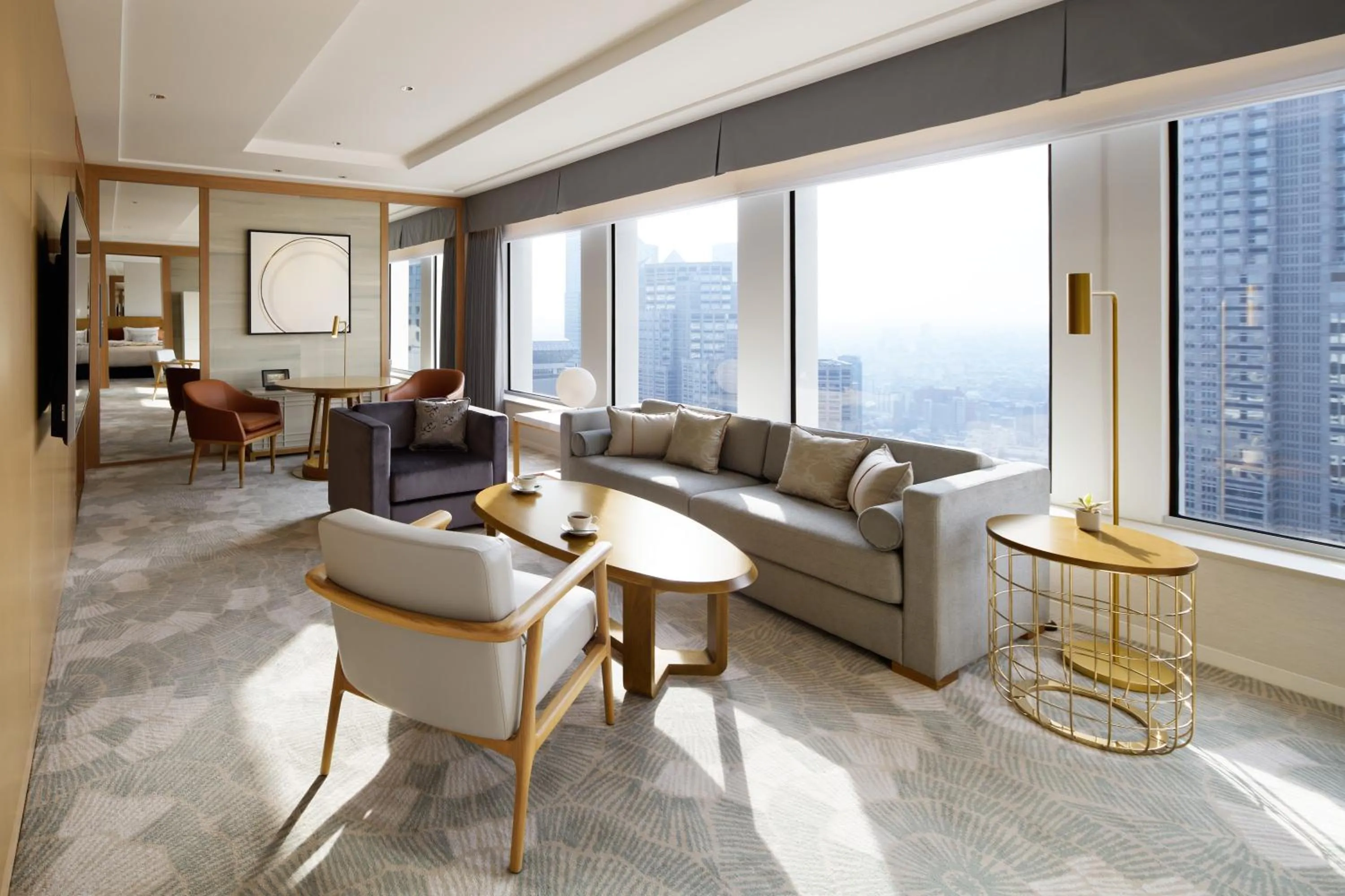 Living room in Keio Plaza Hotel Tokyo Premier Grand