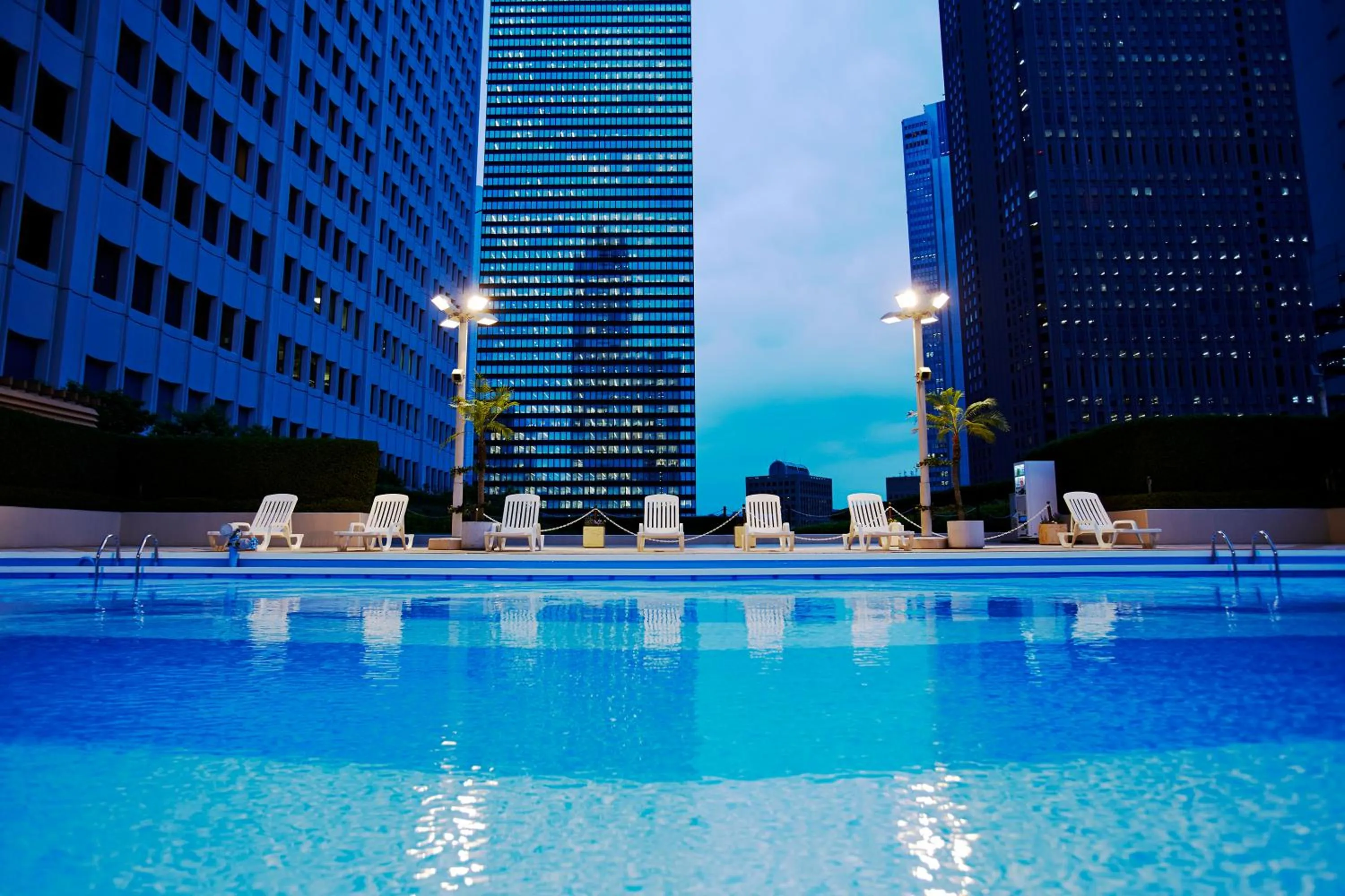 Swimming pool in Keio Plaza Hotel Tokyo Premier Grand