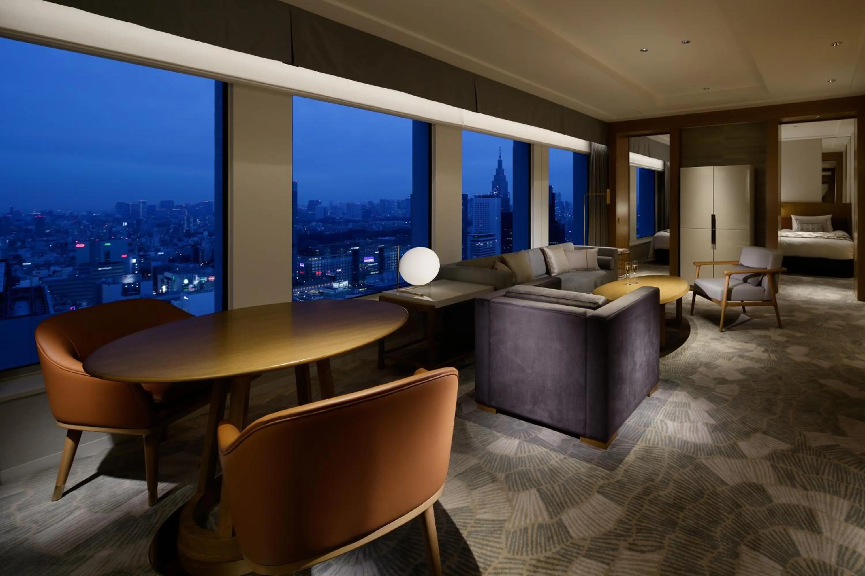 Living room in Keio Plaza Hotel Tokyo Premier Grand