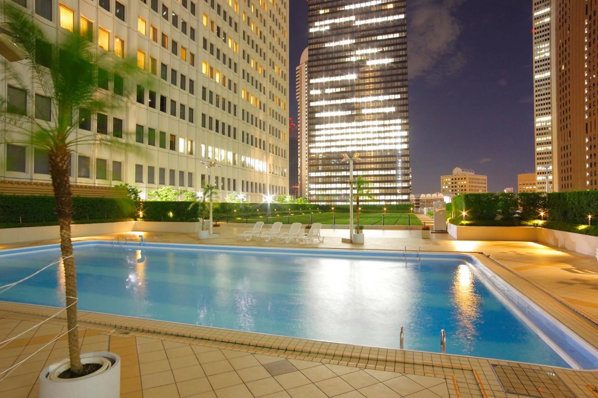 Swimming pool in Keio Plaza Hotel Tokyo Premier Grand