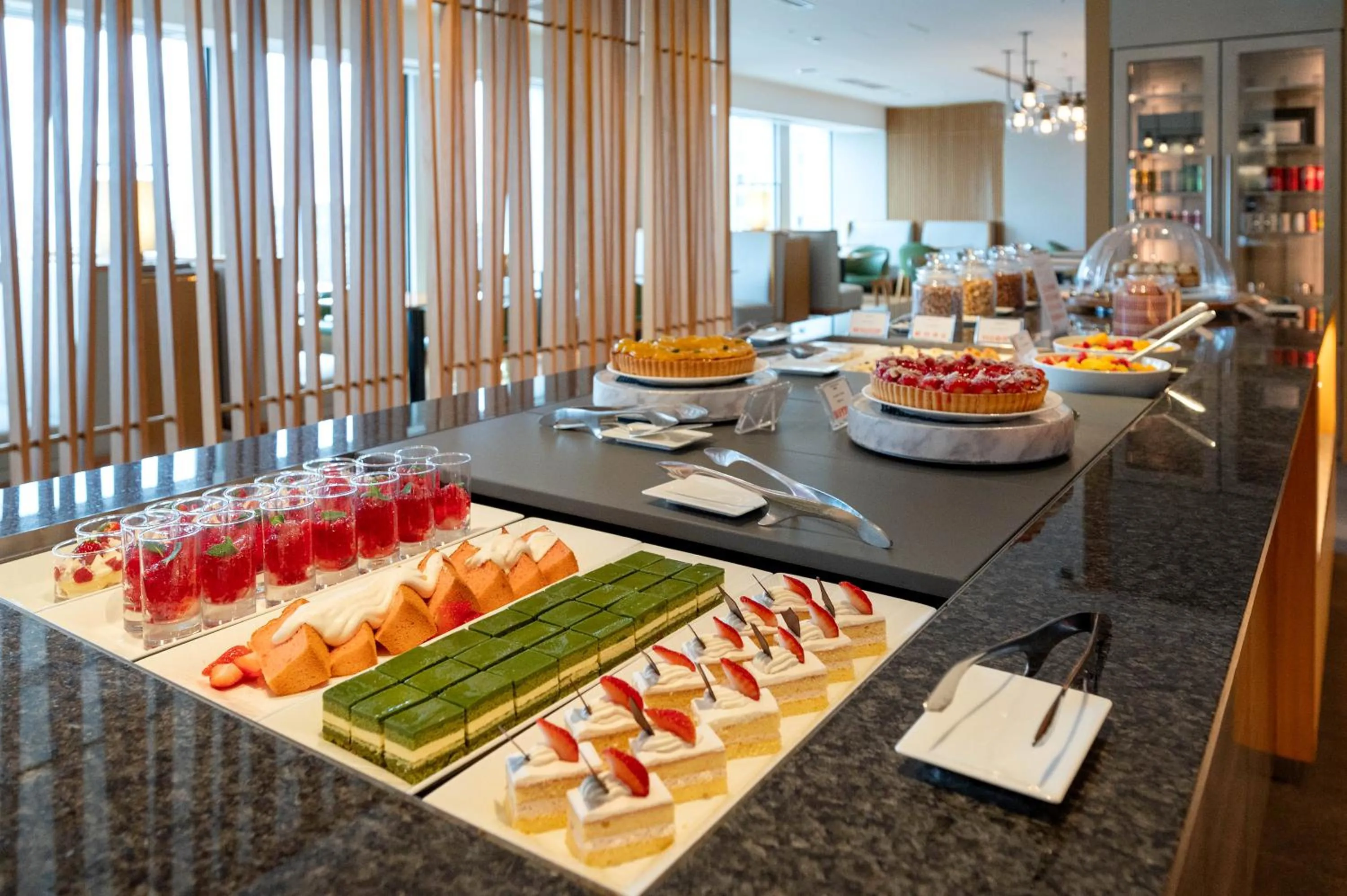 Lounge or bar in Keio Plaza Hotel Tokyo Premier Grand