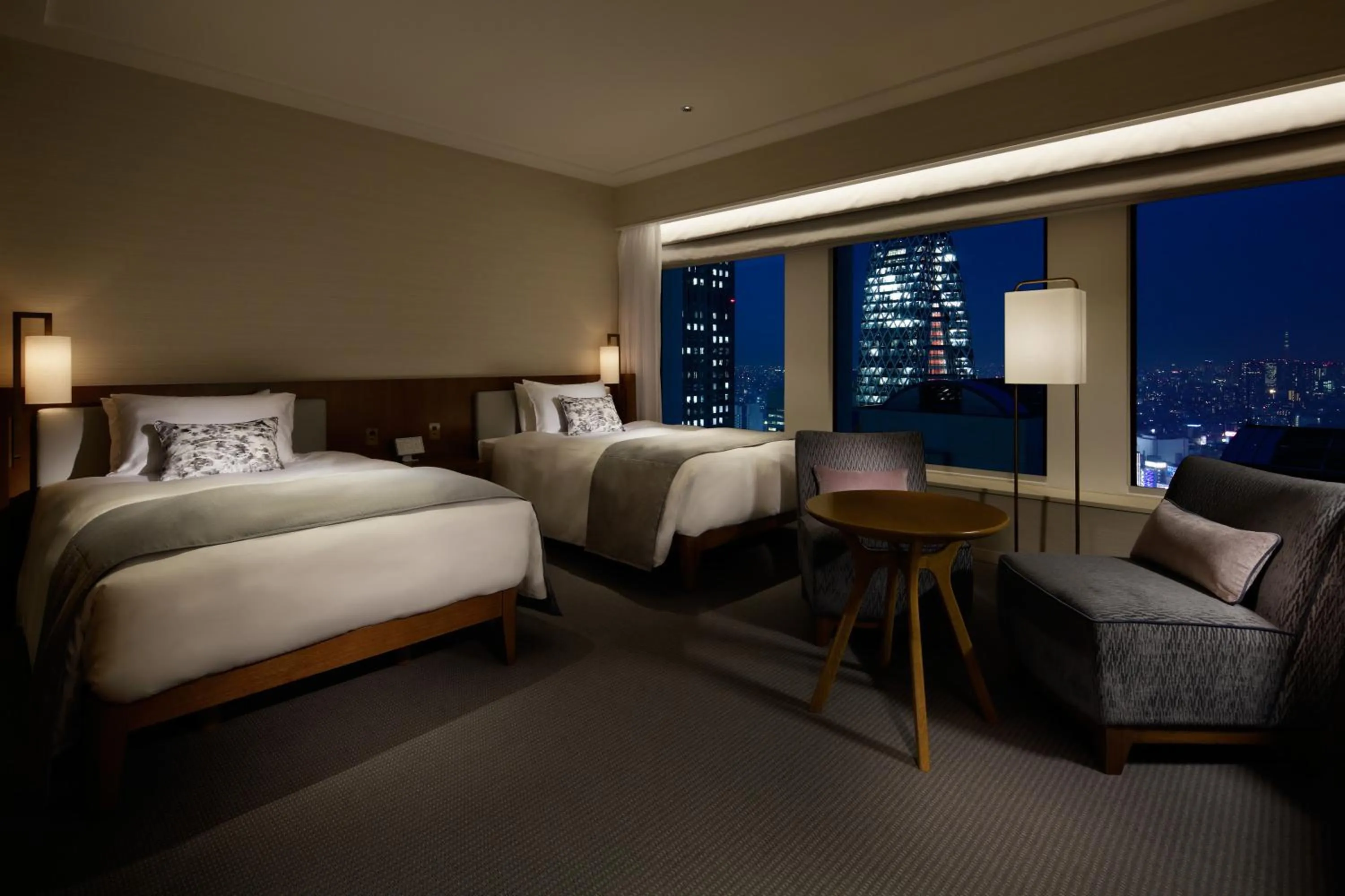 Photo of the whole room, Bed in Keio Plaza Hotel Tokyo Premier Grand
