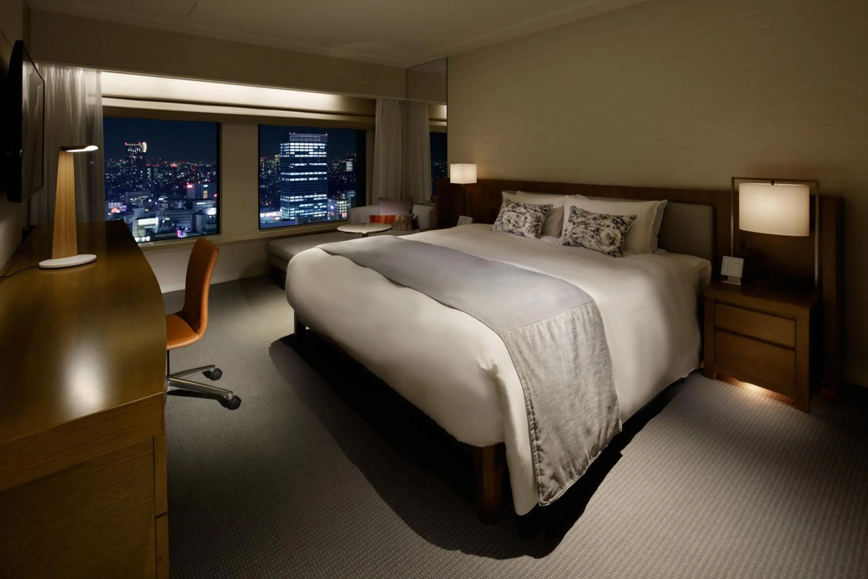 Photo of the whole room, Bed in Keio Plaza Hotel Tokyo Premier Grand