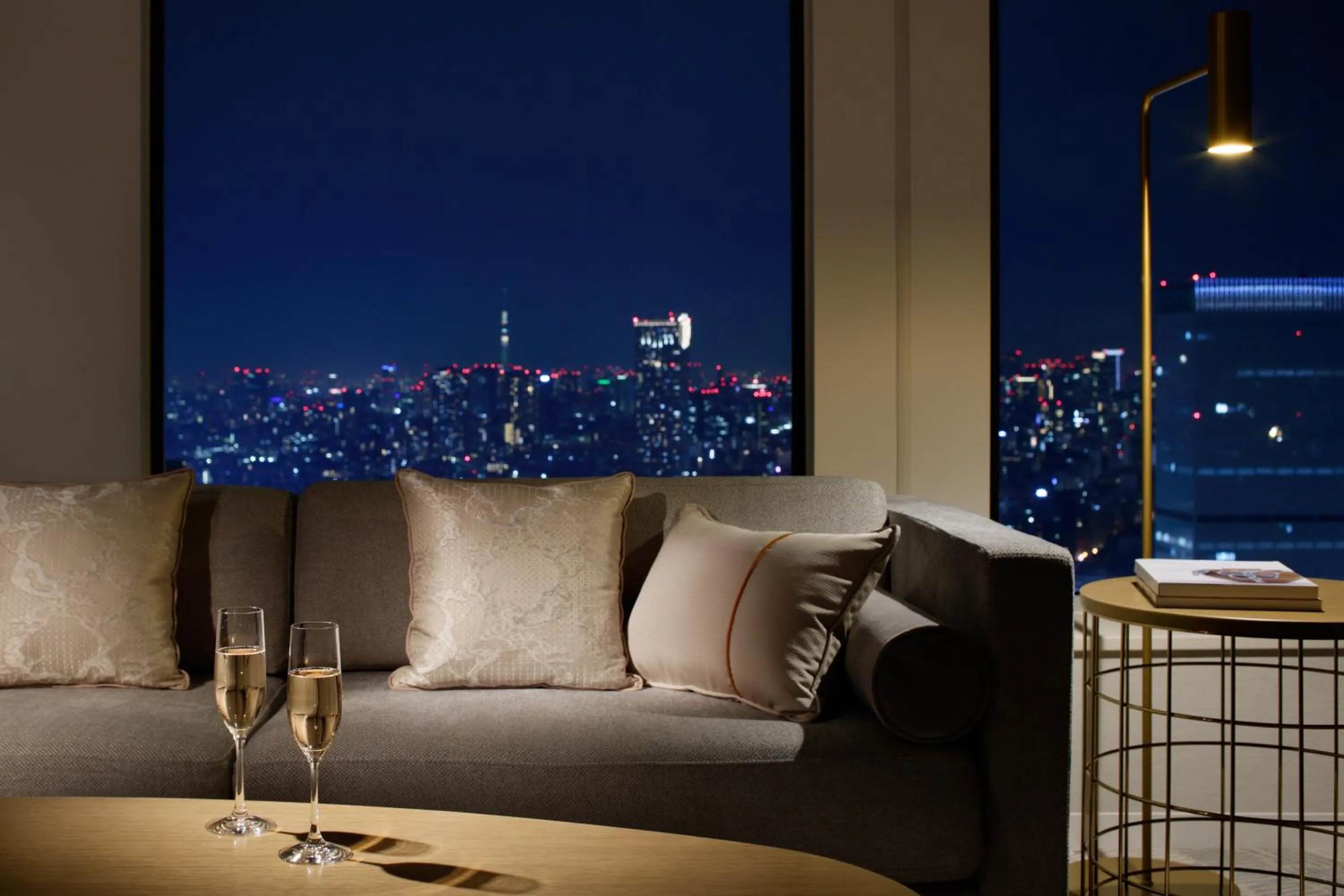 Living room in Keio Plaza Hotel Tokyo Premier Grand