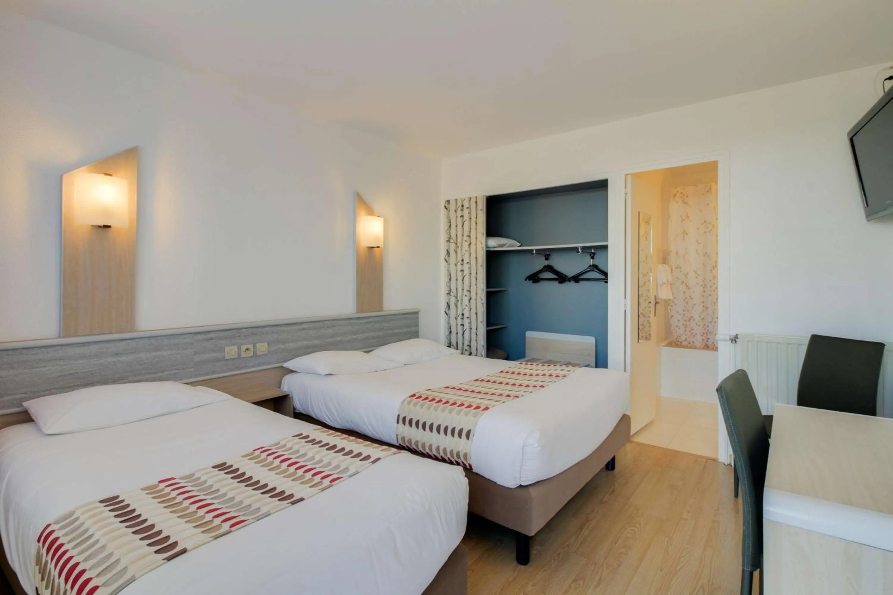 Bedroom, Bed in Brit Hotel Dijon Hermes