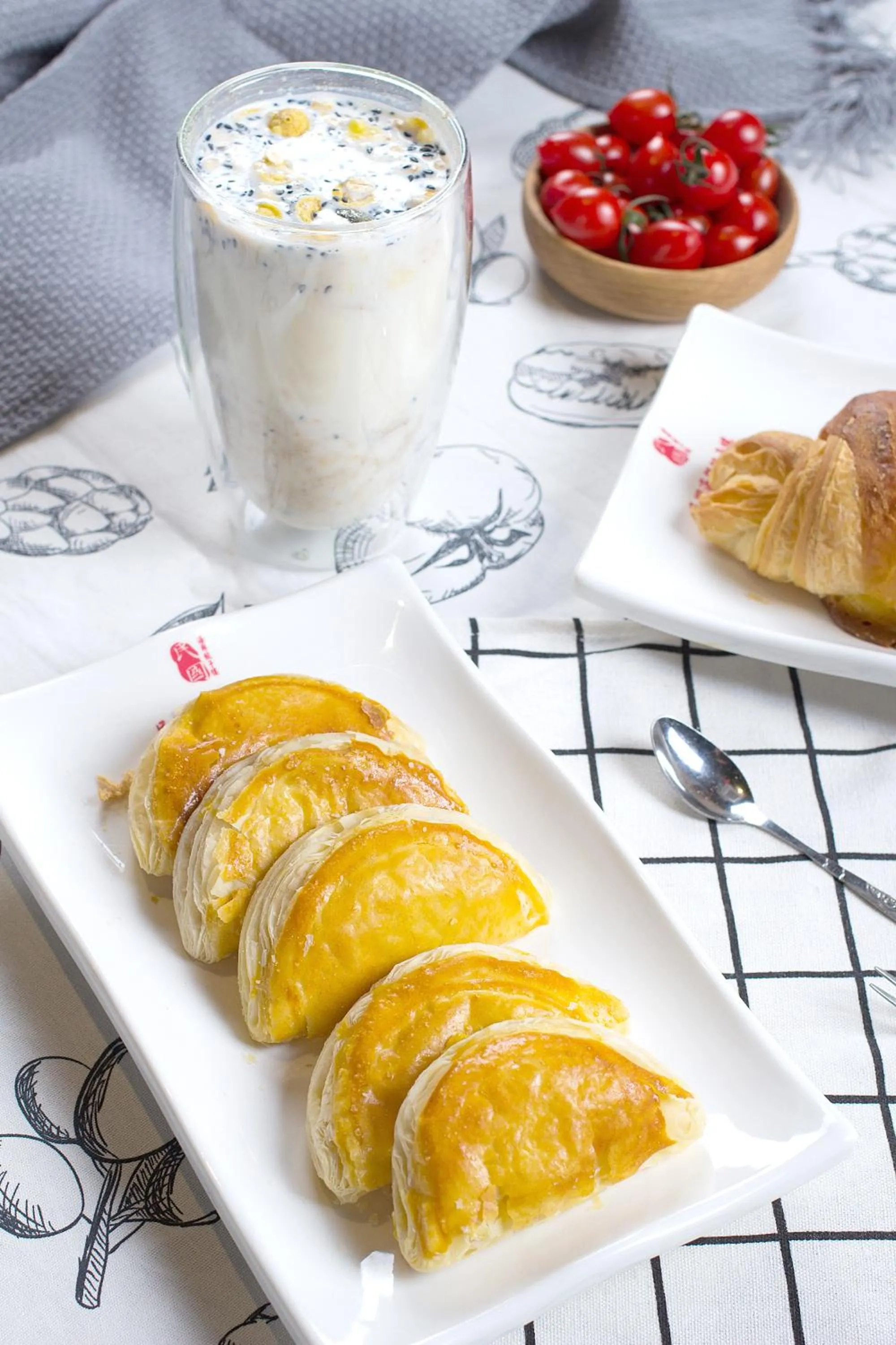 Food in Qingdao MG Hotel l Walking distance to the beach & railway station & St Michaels Cathedral