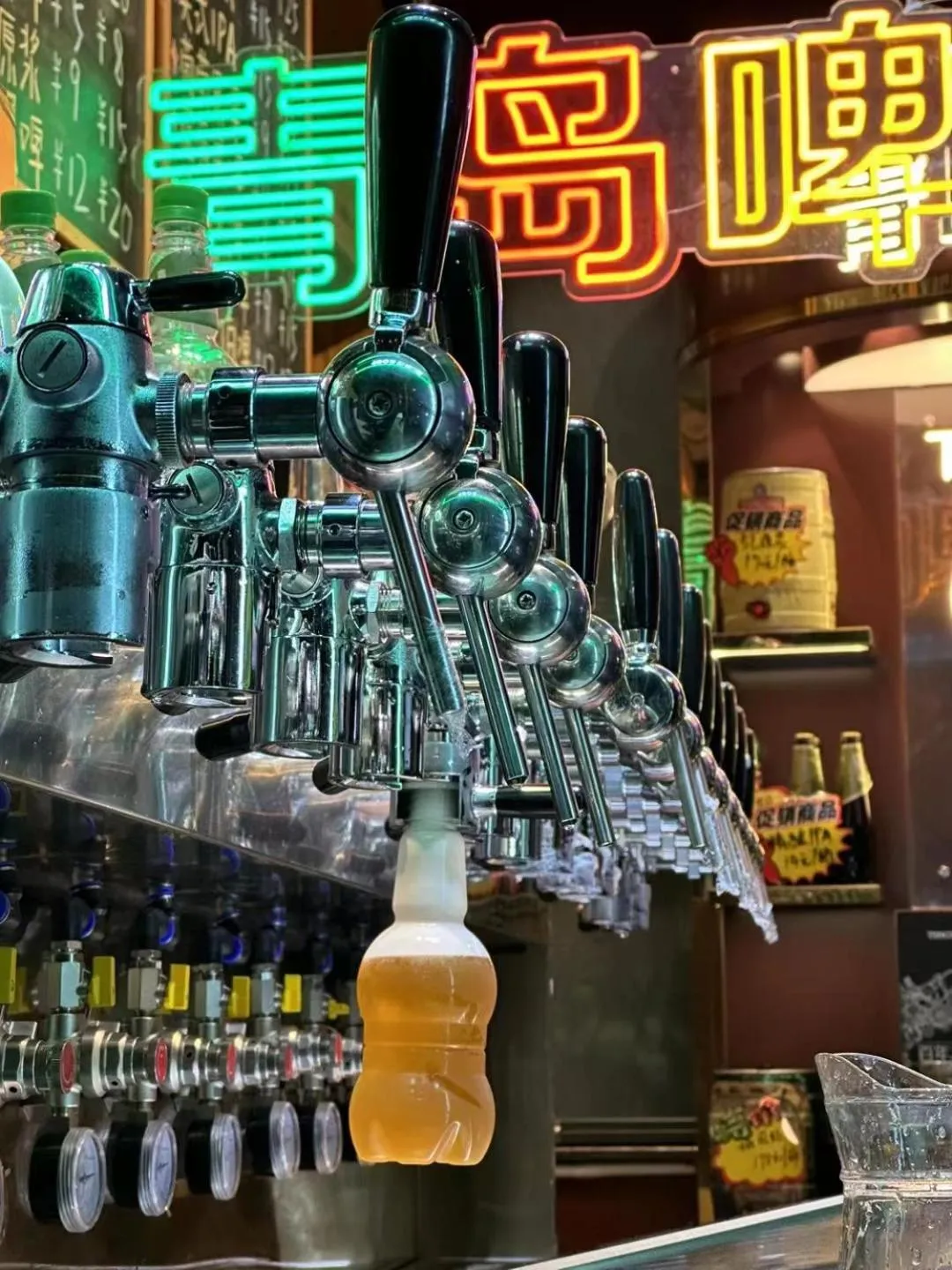 Lounge or bar in Qingdao MG Hotel l Walking distance to the beach & railway station & St Michaels Cathedral