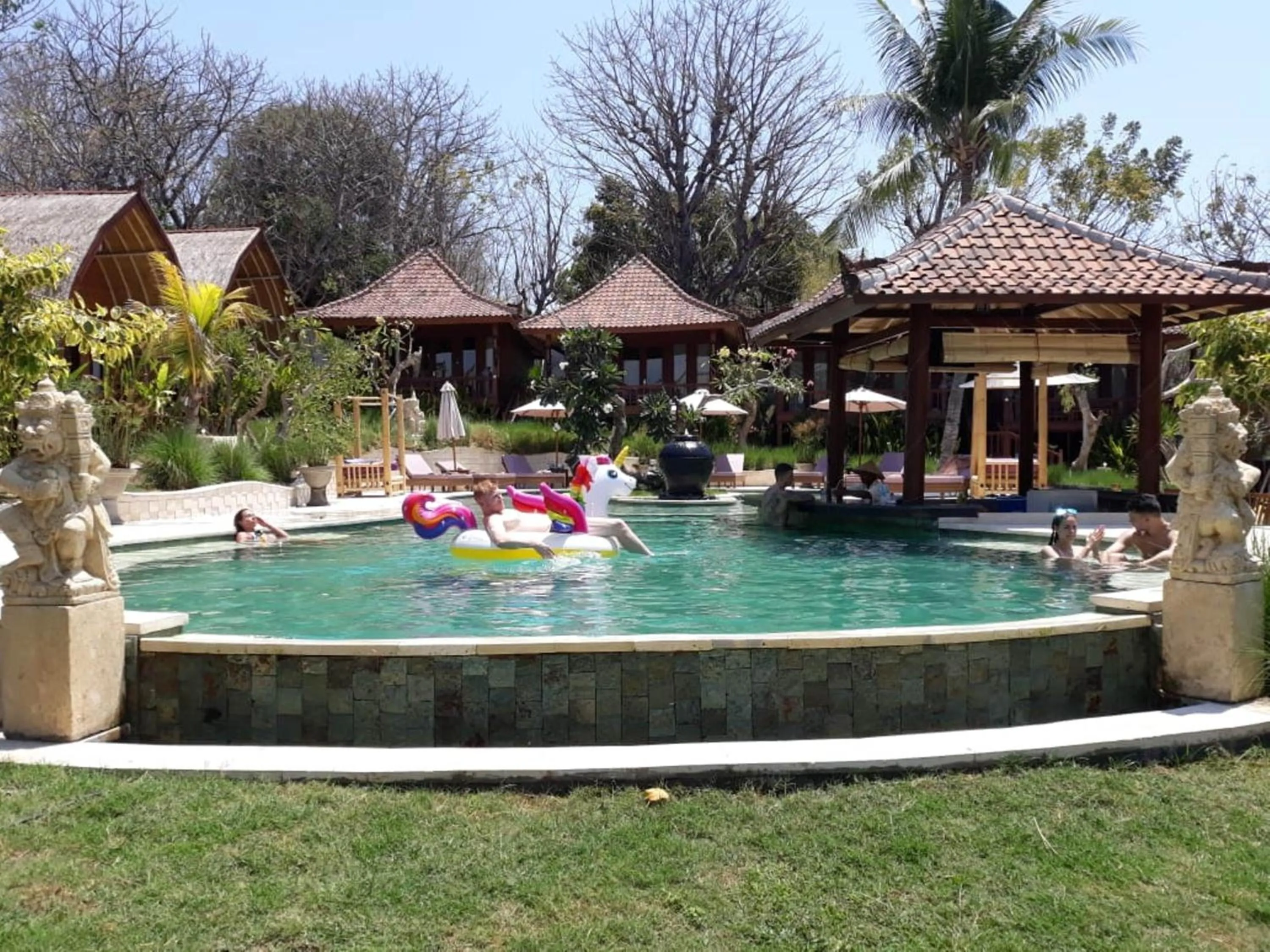 Swimming pool in Paradesa Living