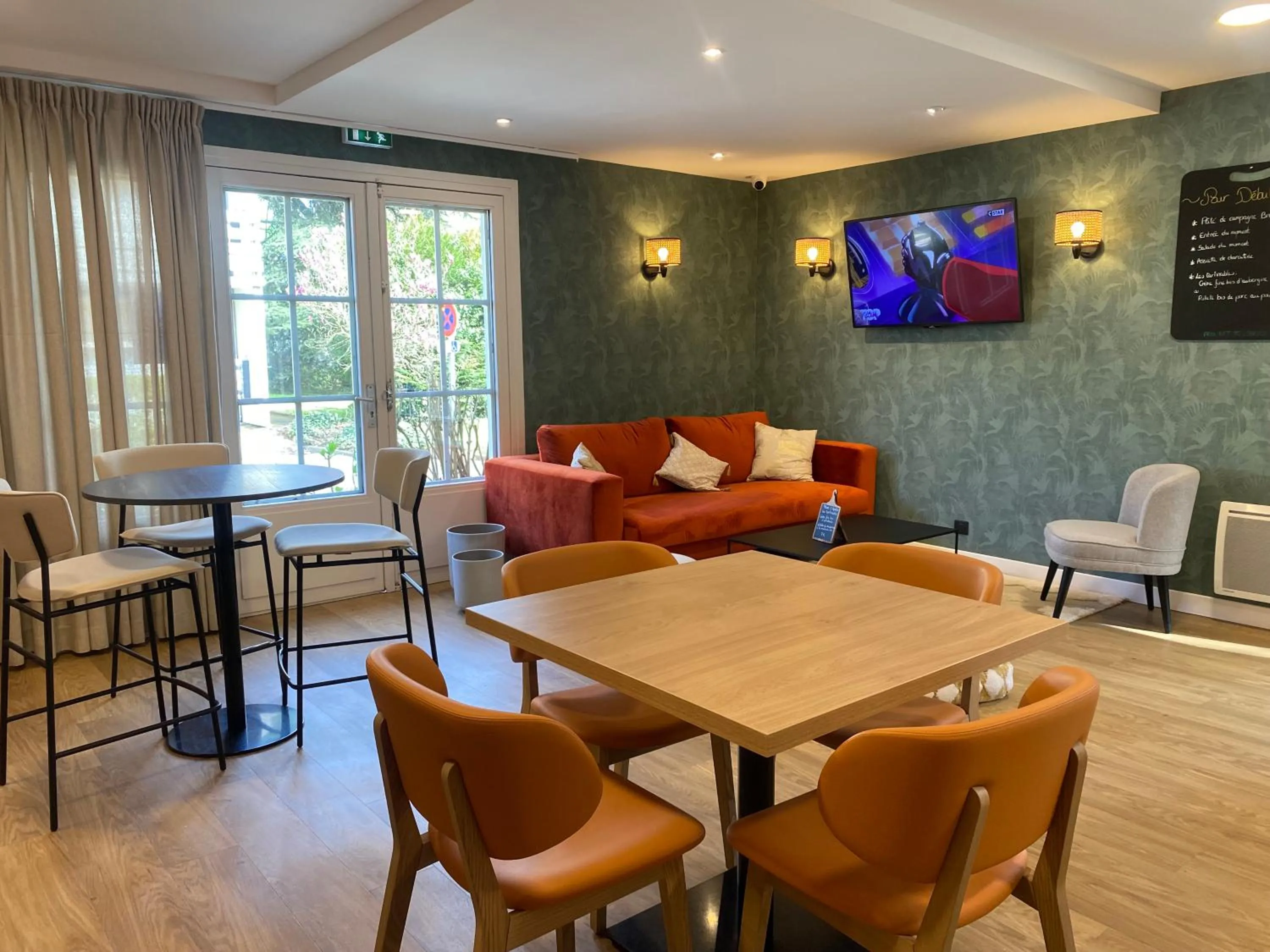 Restaurant/places to eat in Première Classe Nantes Sud - Rezé Aéroport