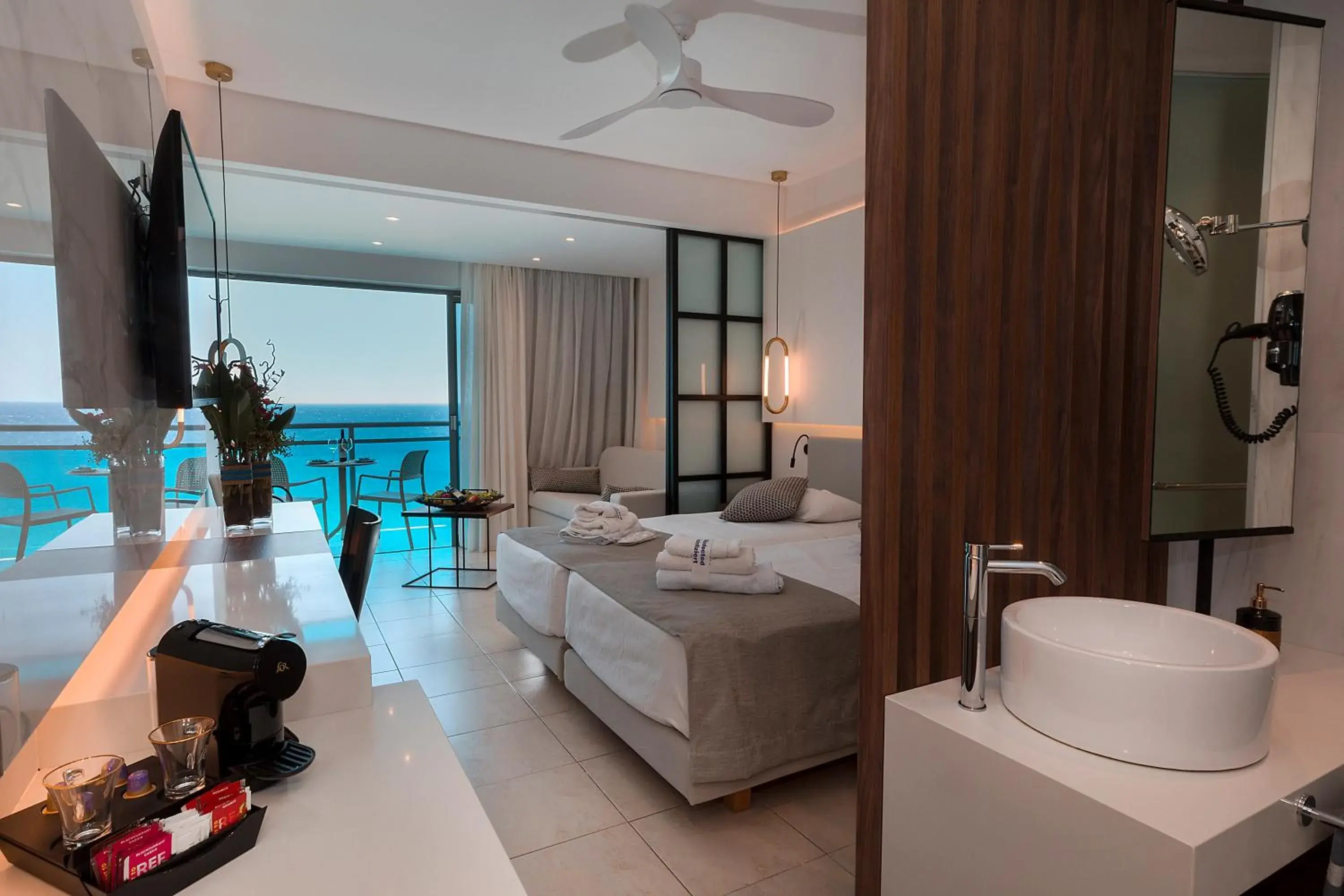 Deluxe Double or Twin Room with Sea View in Calypso Beach Deluxe Double or Twin Room with Sea View in Calypso Beach