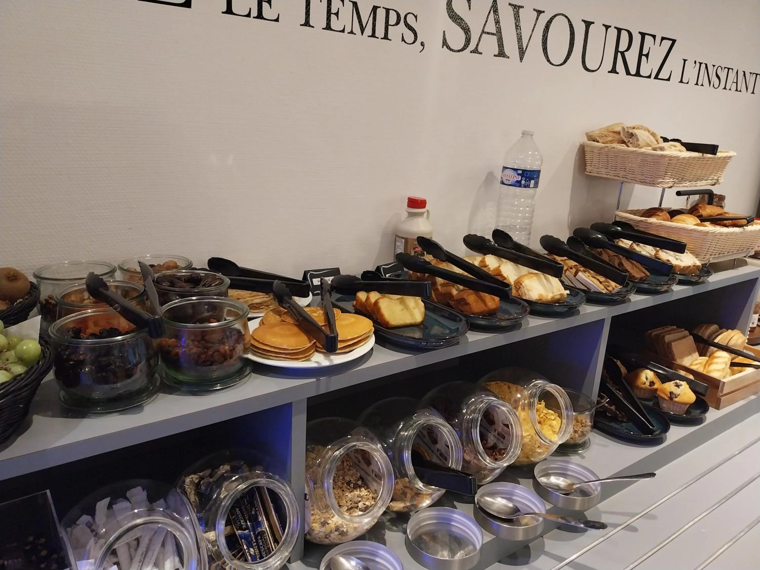 Food and drinks in Kyriad Hôtel La Fleche