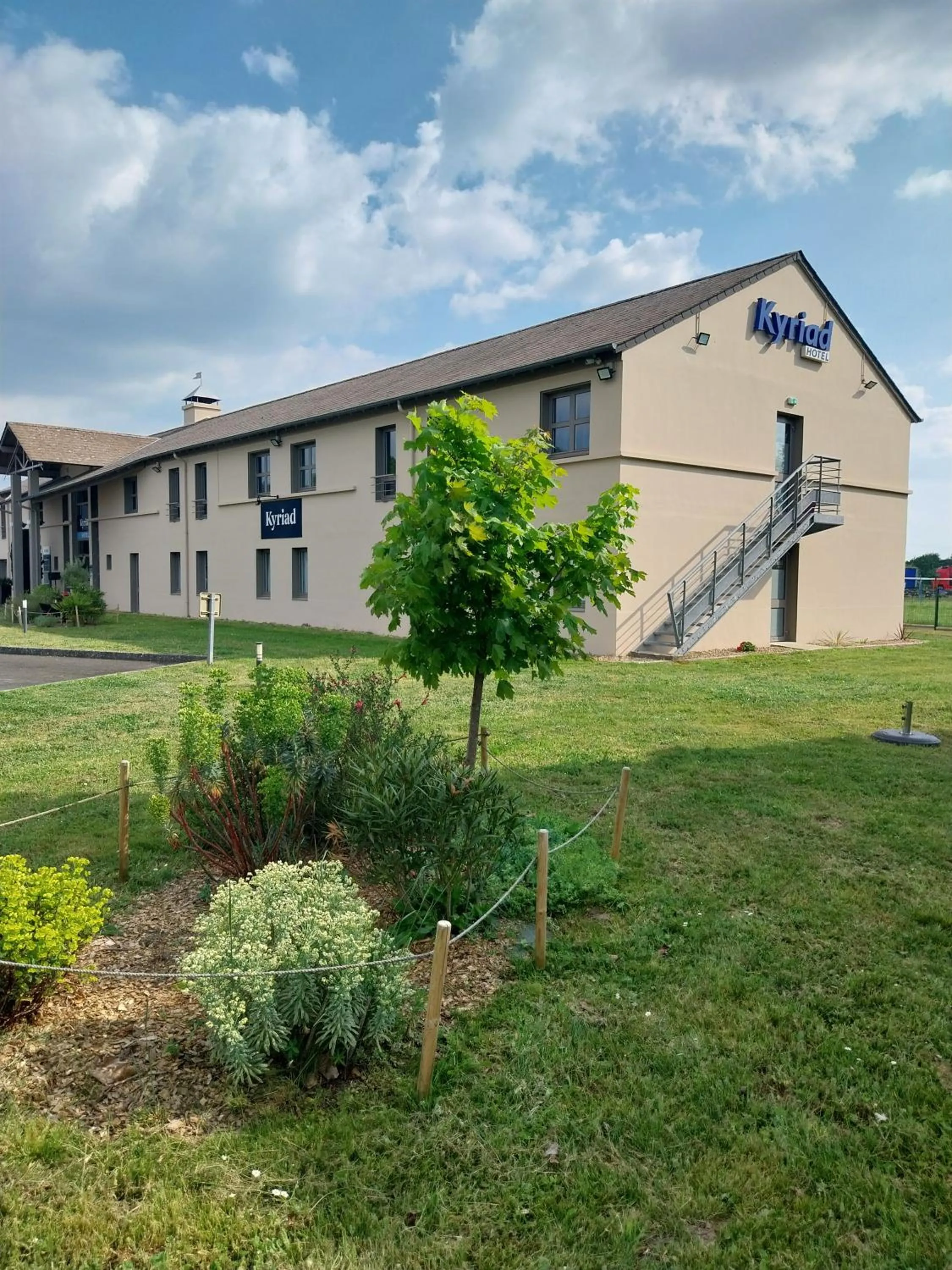 Property building in Kyriad Hôtel La Fleche