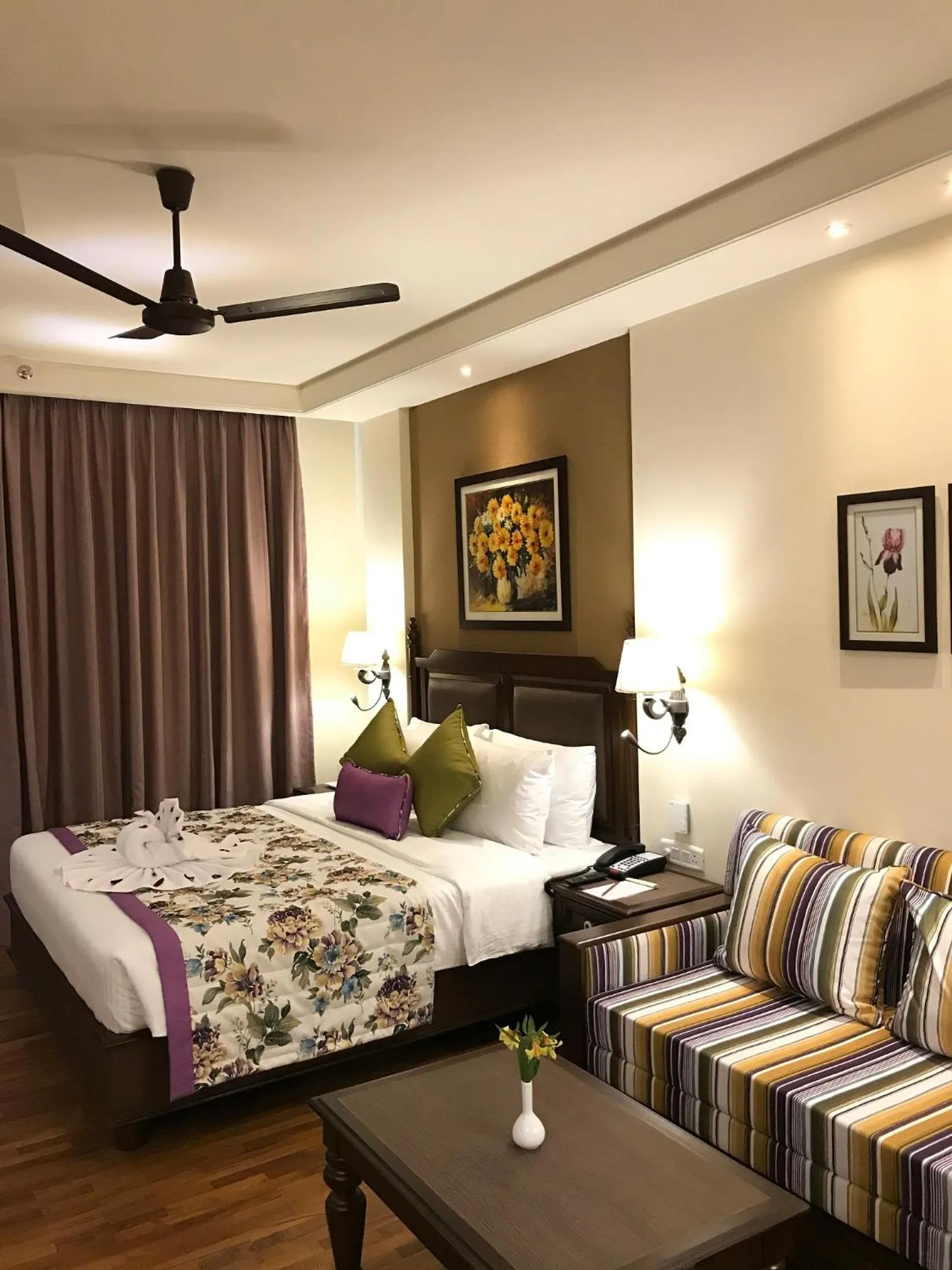 Photo of the whole room, Bed in Club Mahindra Pristine Peaks Naldehra