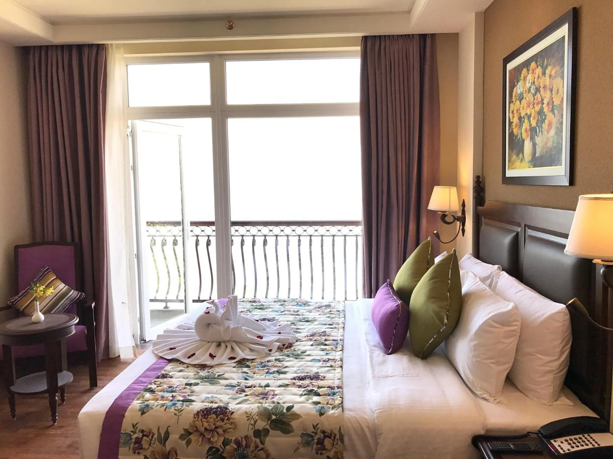 Photo of the whole room, Bed in Club Mahindra Pristine Peaks Naldehra