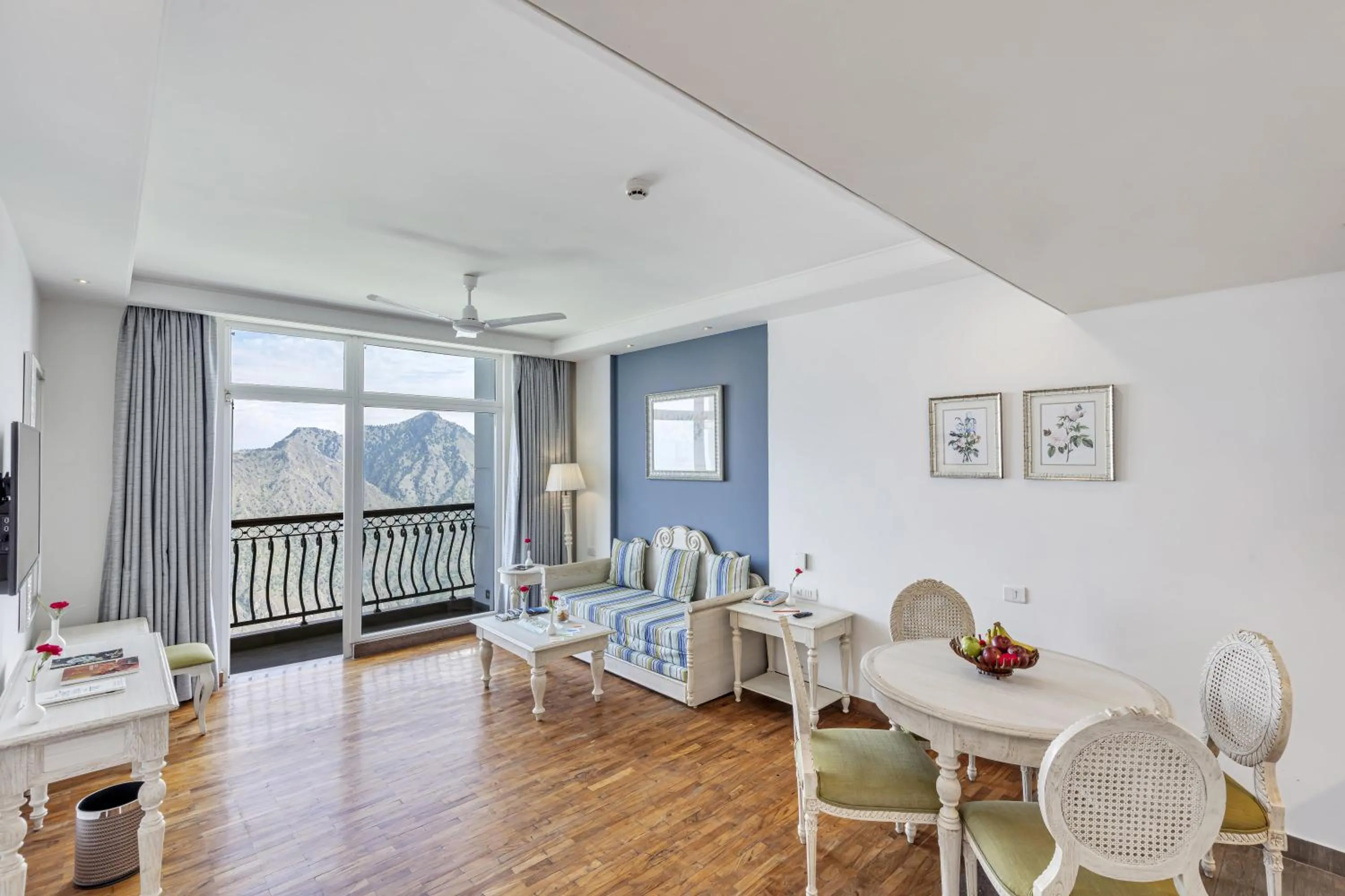 Living room in Club Mahindra Pristine Peaks Naldehra