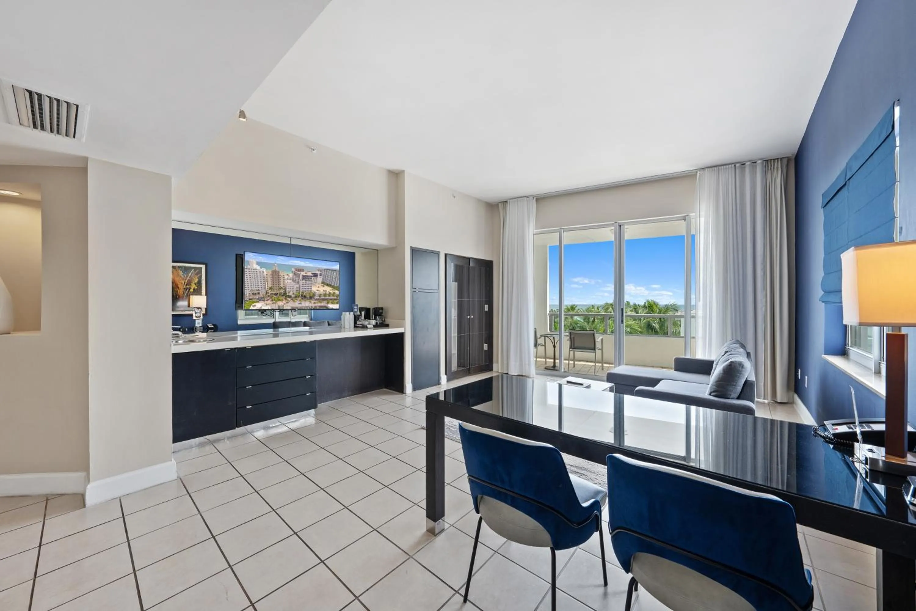 Living room in The Sagamore Hotel South Beach