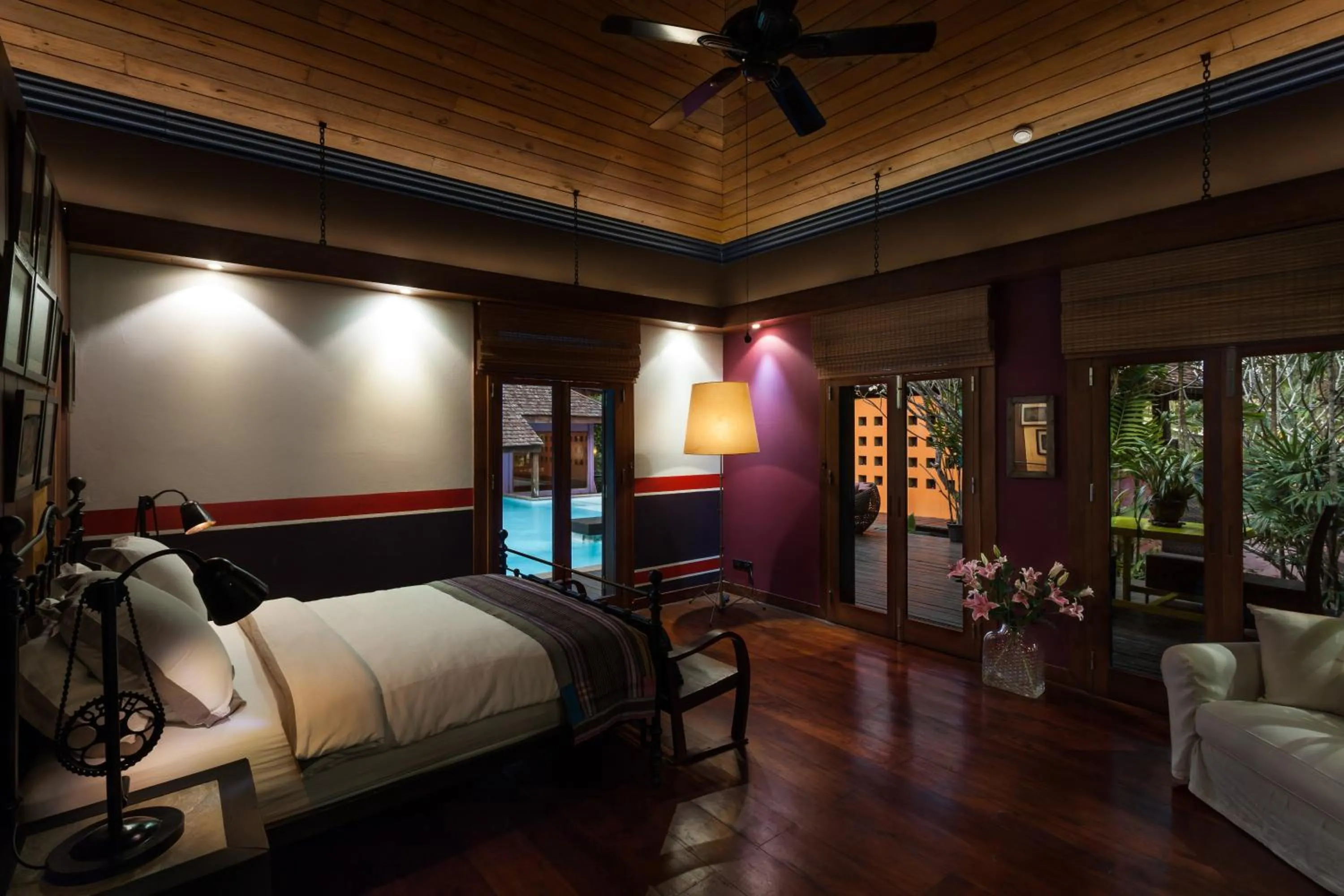 Shower, Bed in Chandra Residence