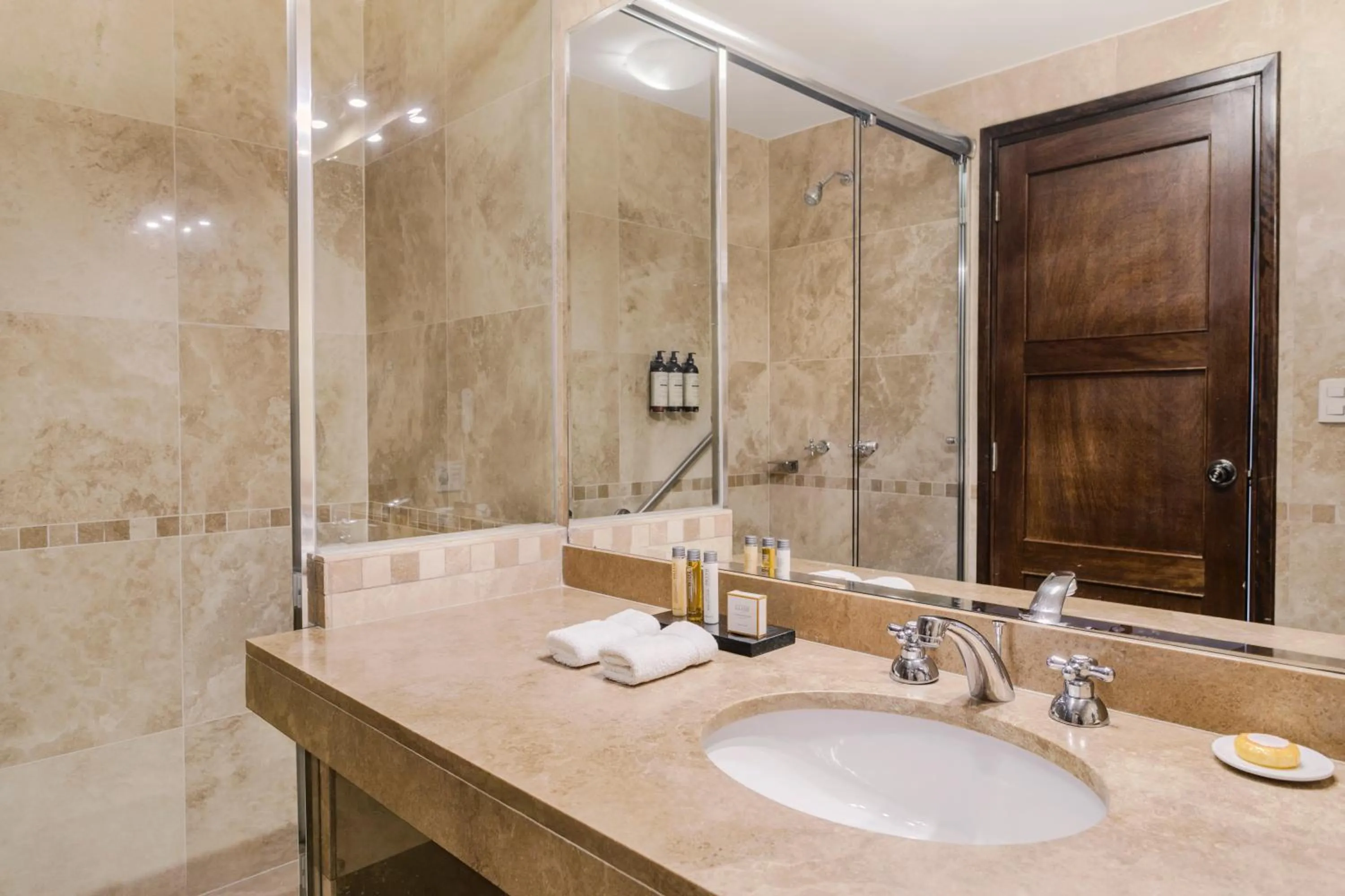 Bathroom in Wyndham Costa del Sol Cusco