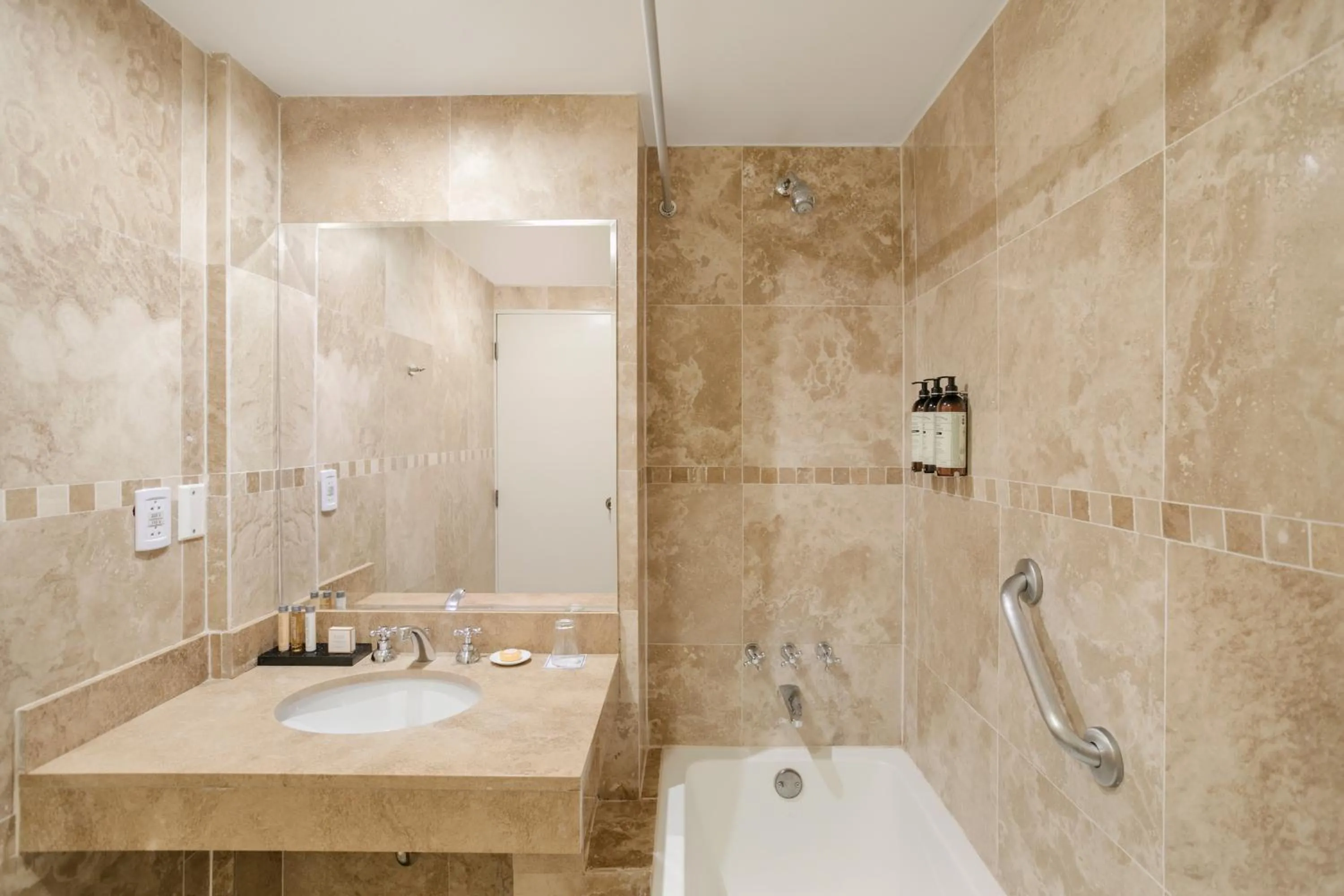 Bathroom in Wyndham Costa del Sol Cusco