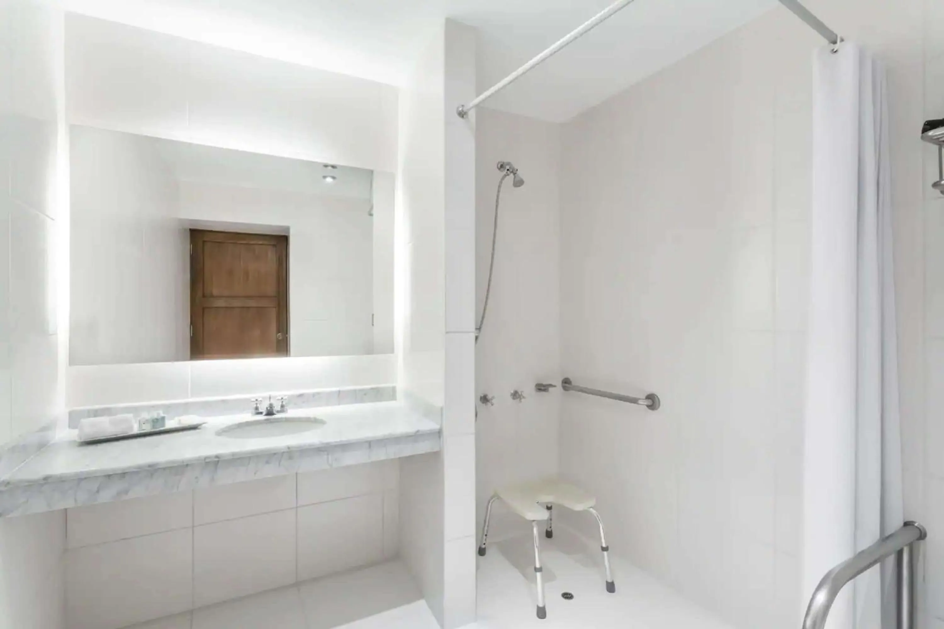 Bathroom in Wyndham Costa del Sol Cusco