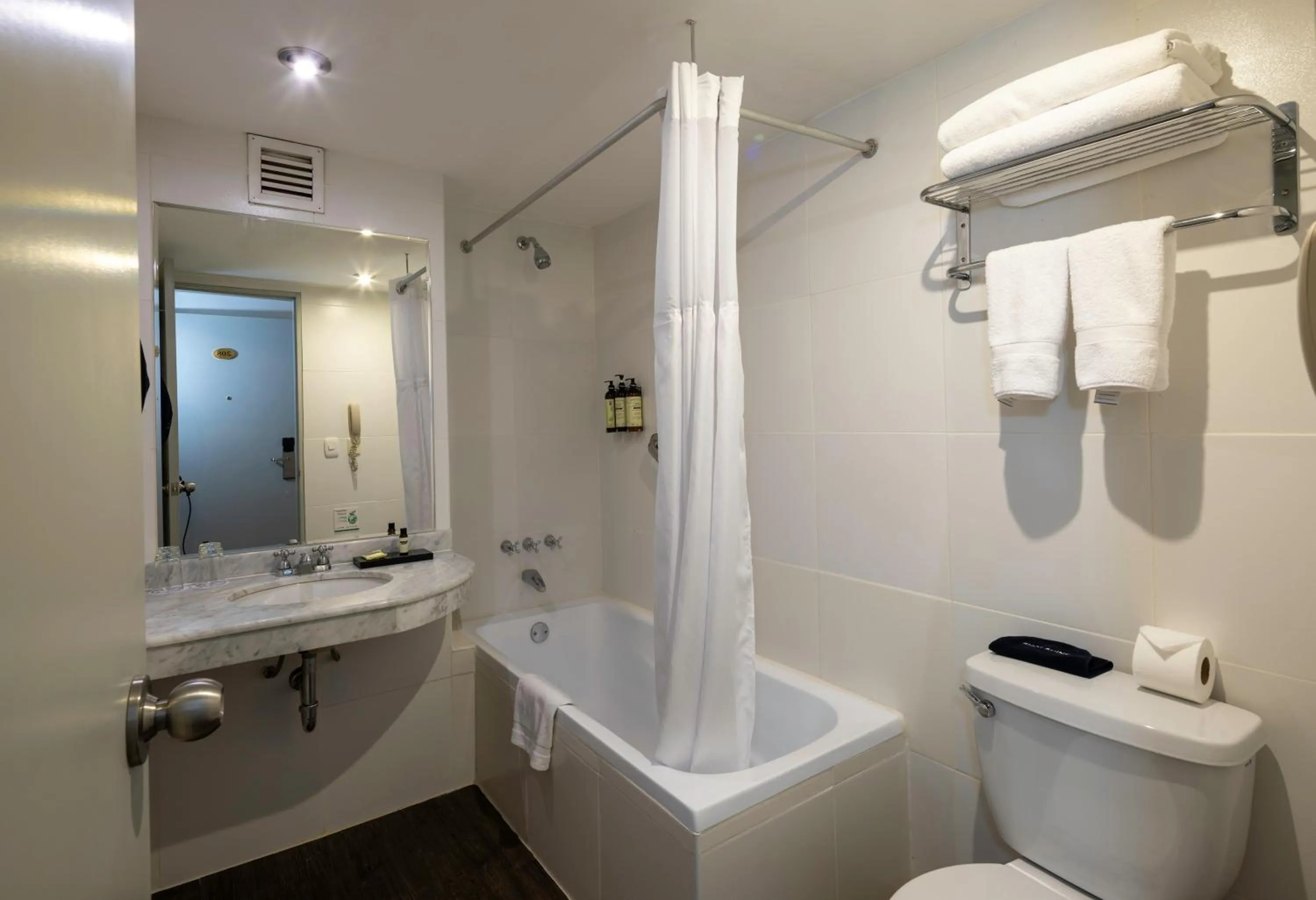 Bathroom in Wyndham Costa del Sol Cusco