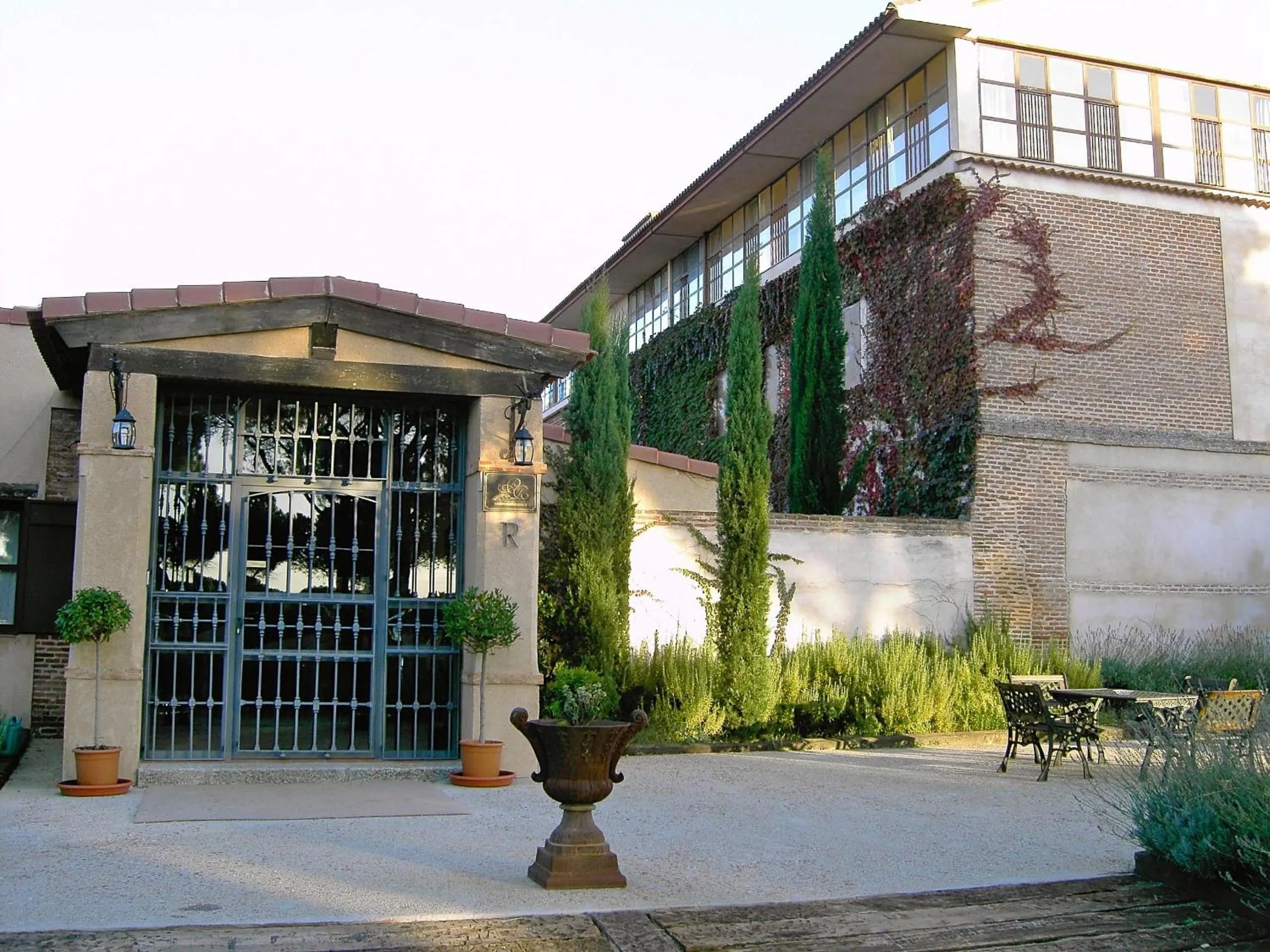 Facade/entrance in La Posada Real del Pinar