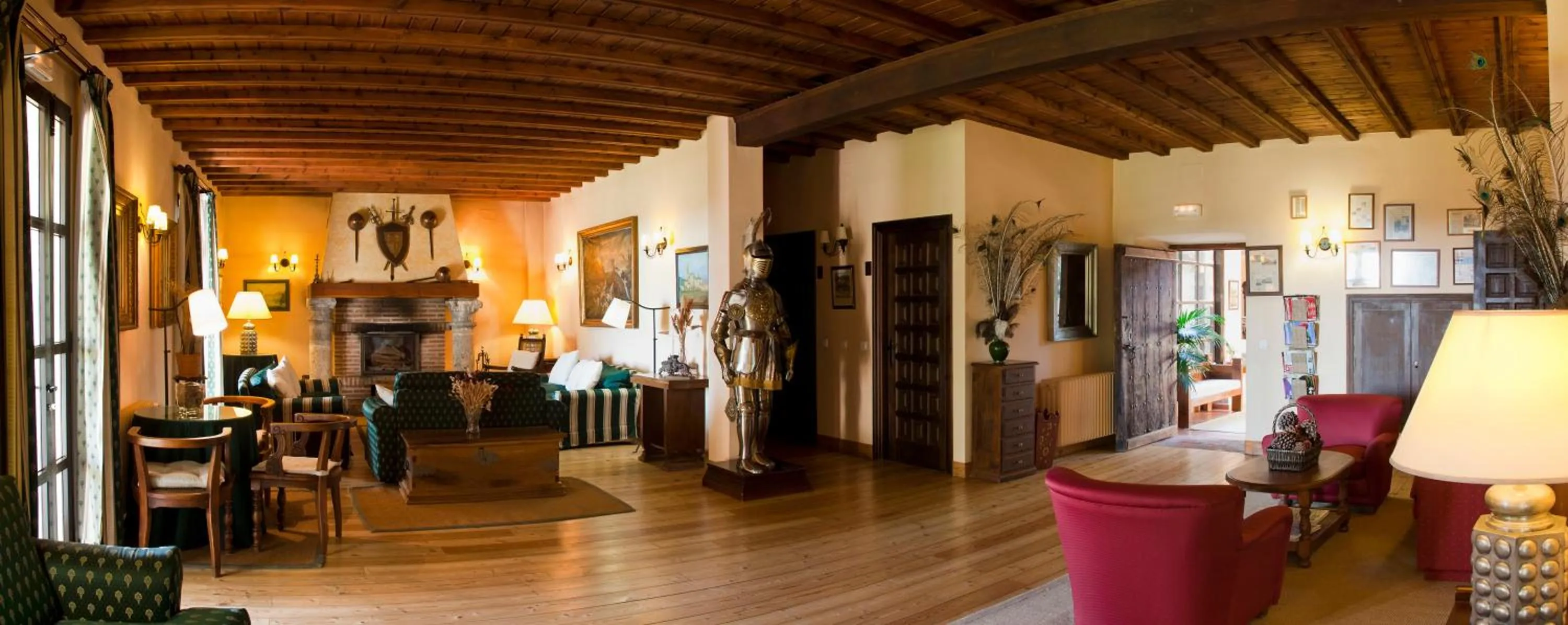 Communal lounge/ TV room in La Posada Real del Pinar