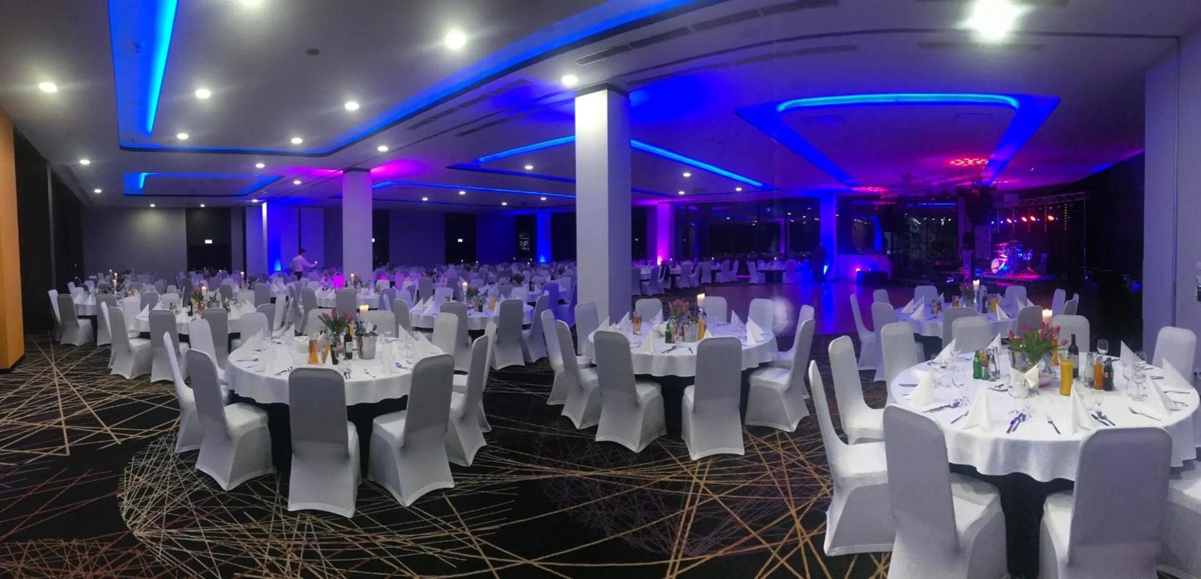 Restaurant/places to eat in Ambasador Premium