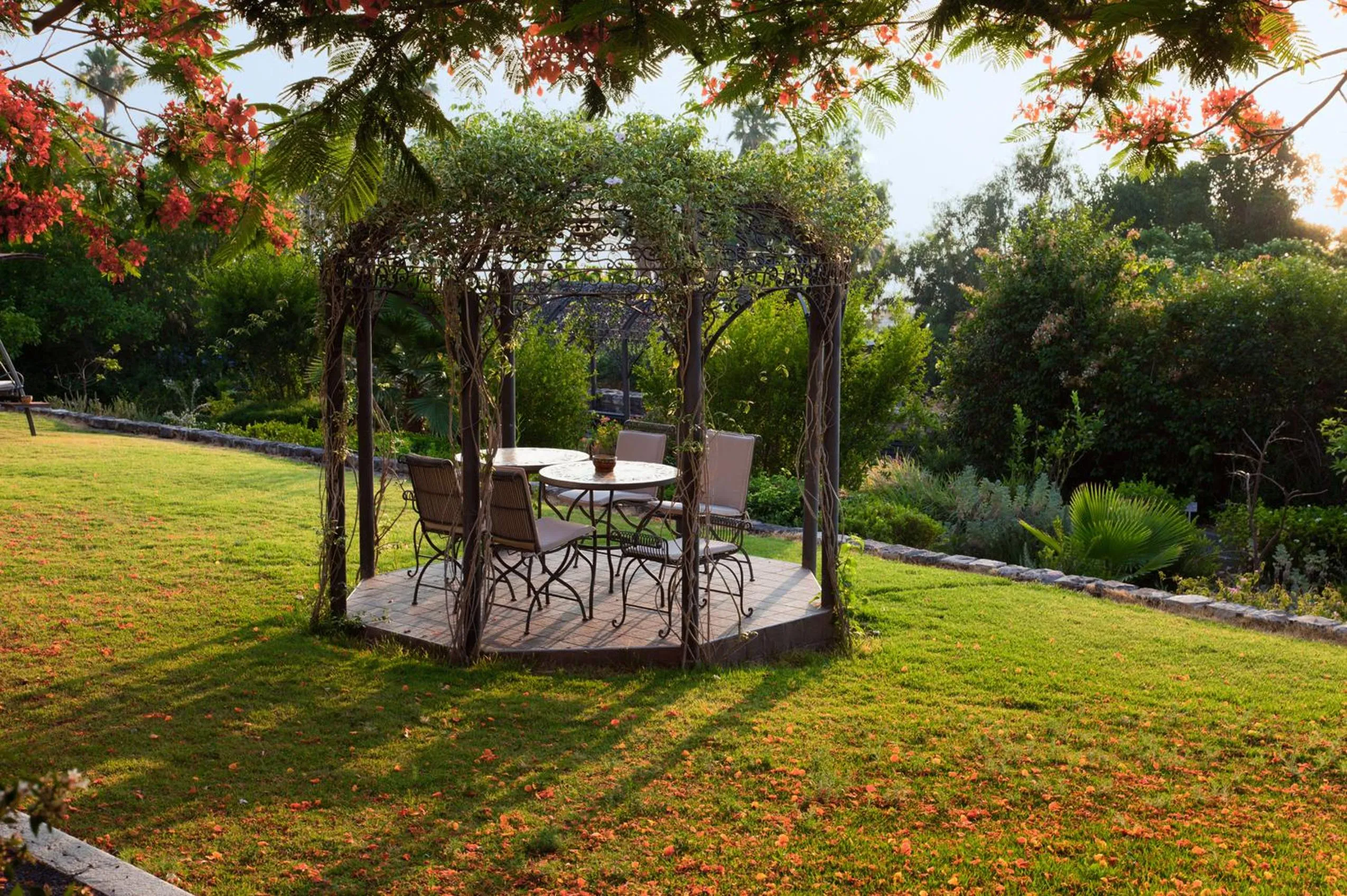 Facade/entrance in The Scots Hotel