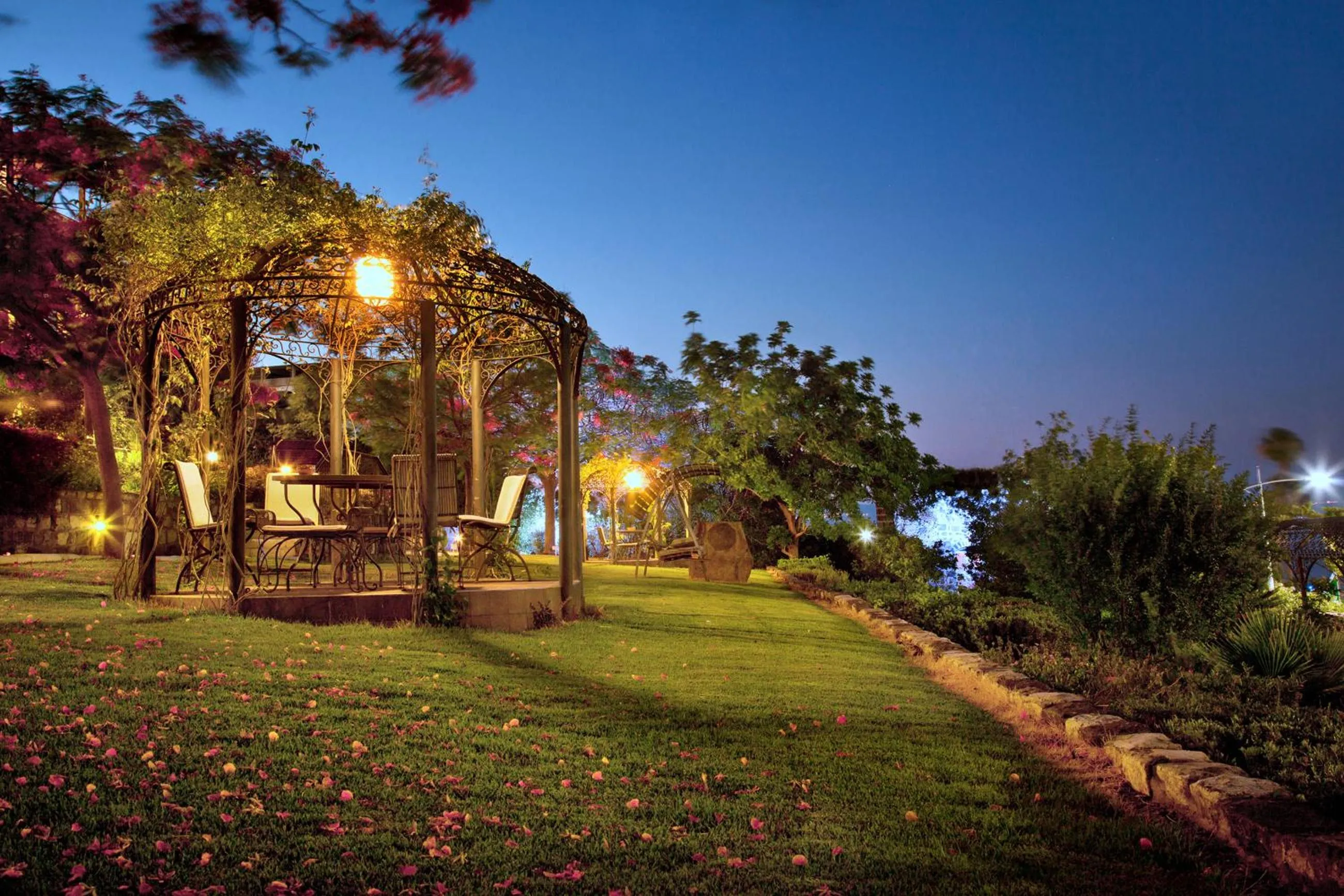 Facade/entrance in The Scots Hotel