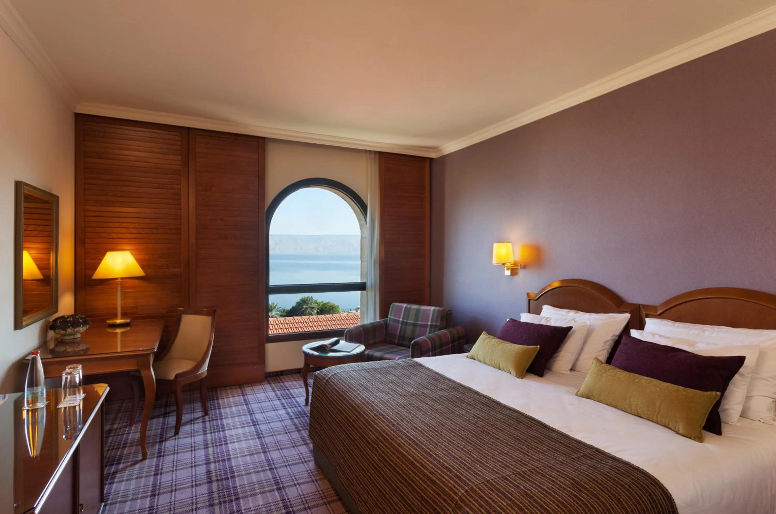 Photo of the whole room, Bed in The Scots Hotel