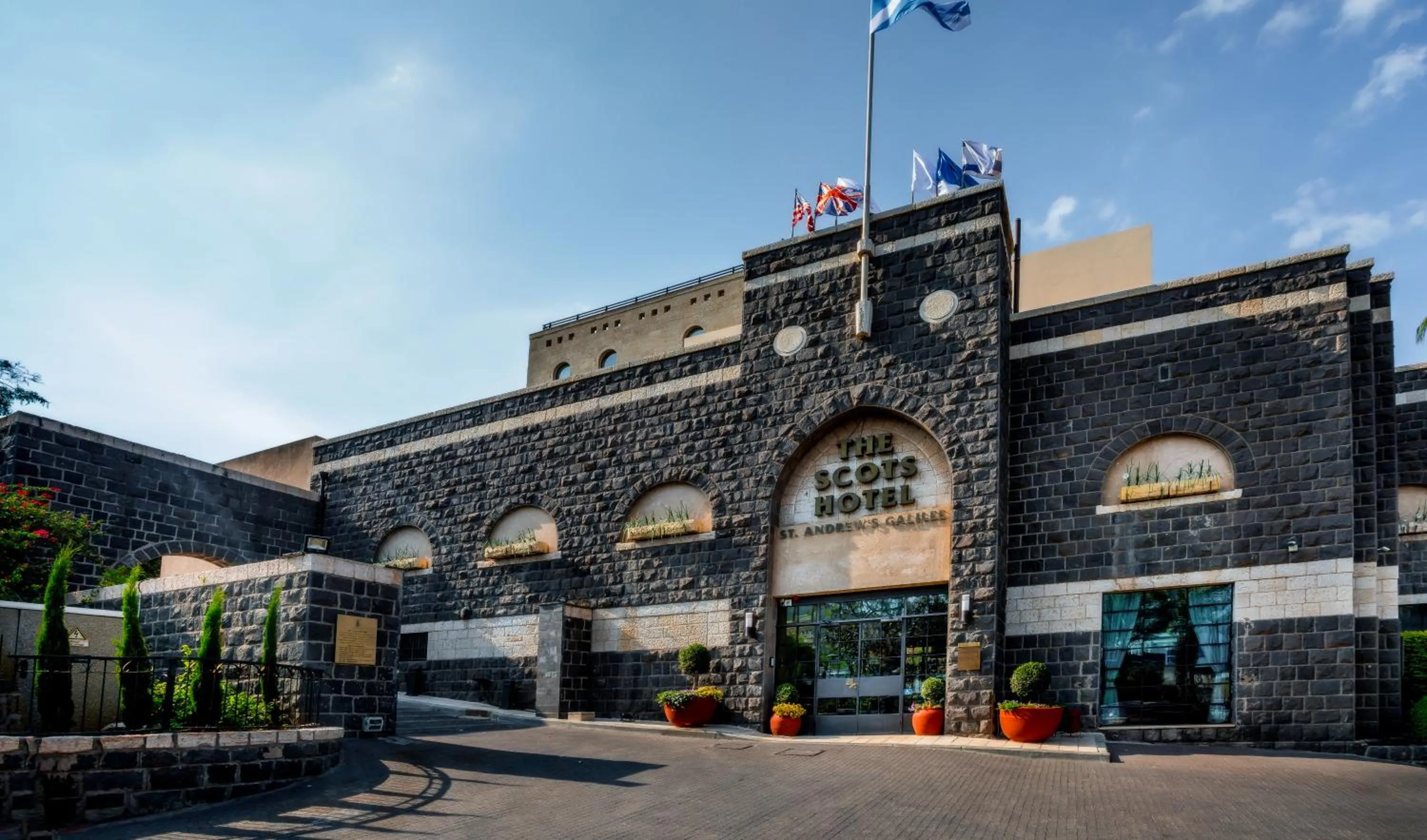 Facade/entrance in The Scots Hotel