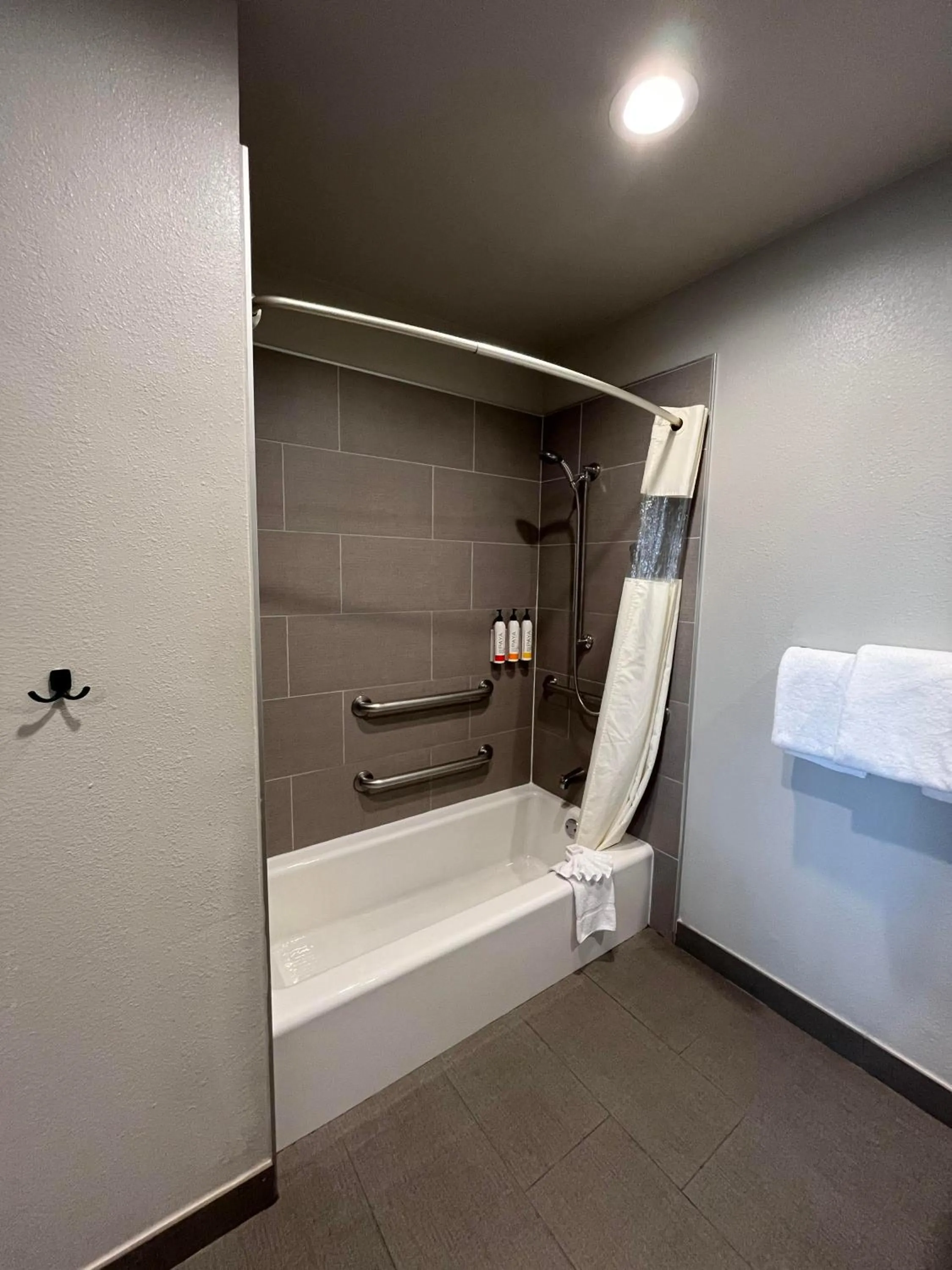 Bathroom in Alamo Inn and Suites - Convention Center