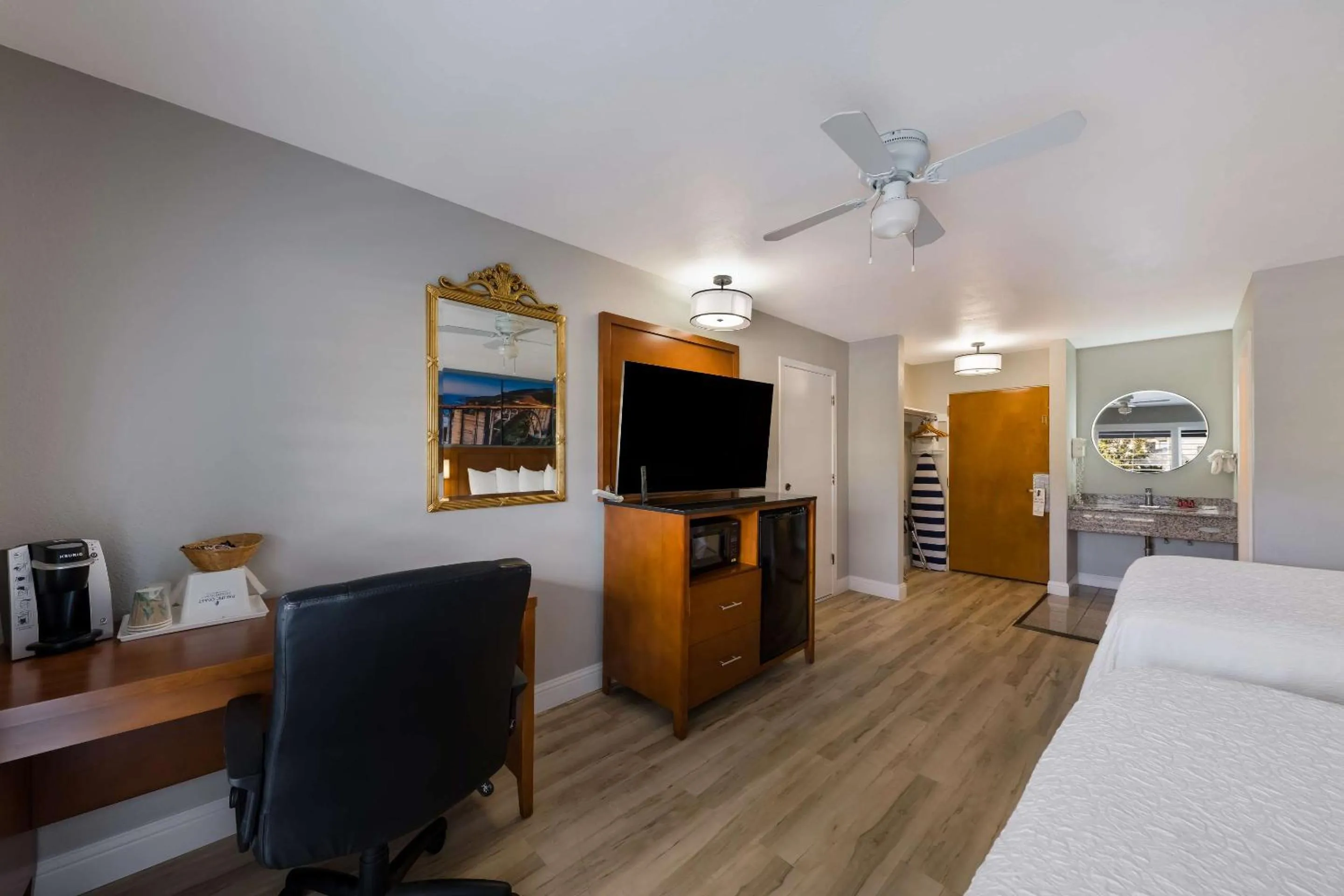 Bedroom, Bed in Pacific Coast Roadhouse - SureStay Collection by Best Western