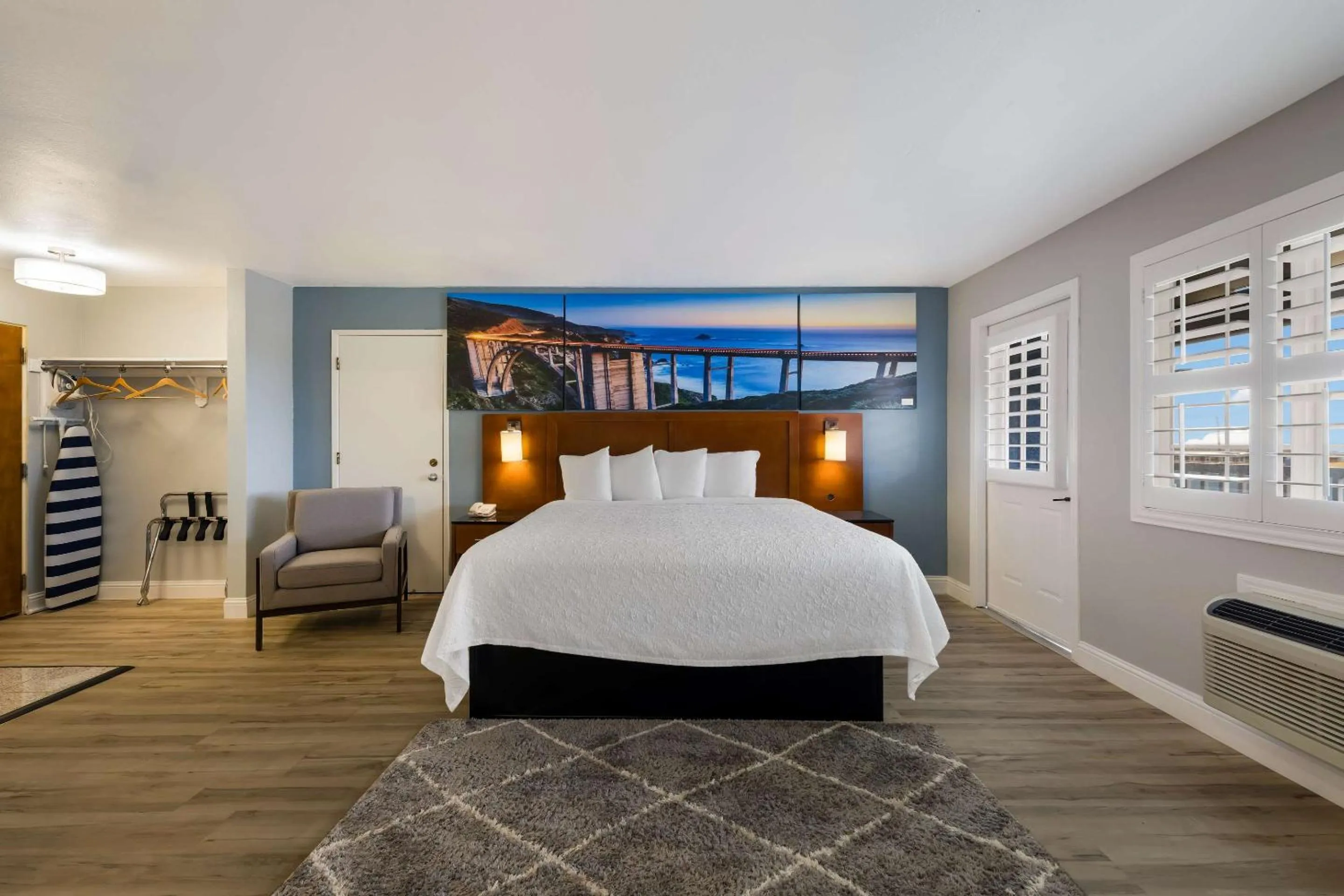 Bedroom, Bed in Pacific Coast Roadhouse - SureStay Collection by Best Western