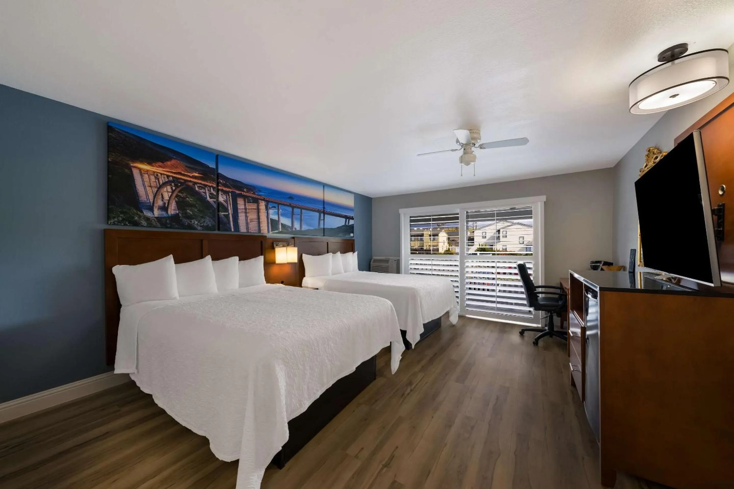 Bedroom, Bed in Pacific Coast Roadhouse - SureStay Collection by Best Western