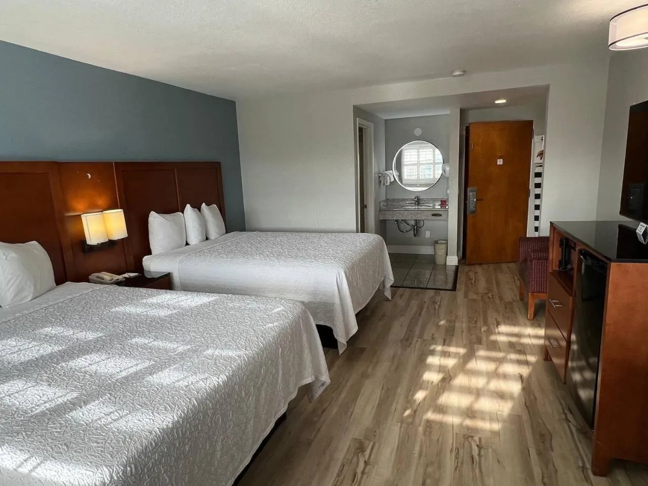 Photo of the whole room, Bed in Pacific Coast Roadhouse - SureStay Collection by Best Western