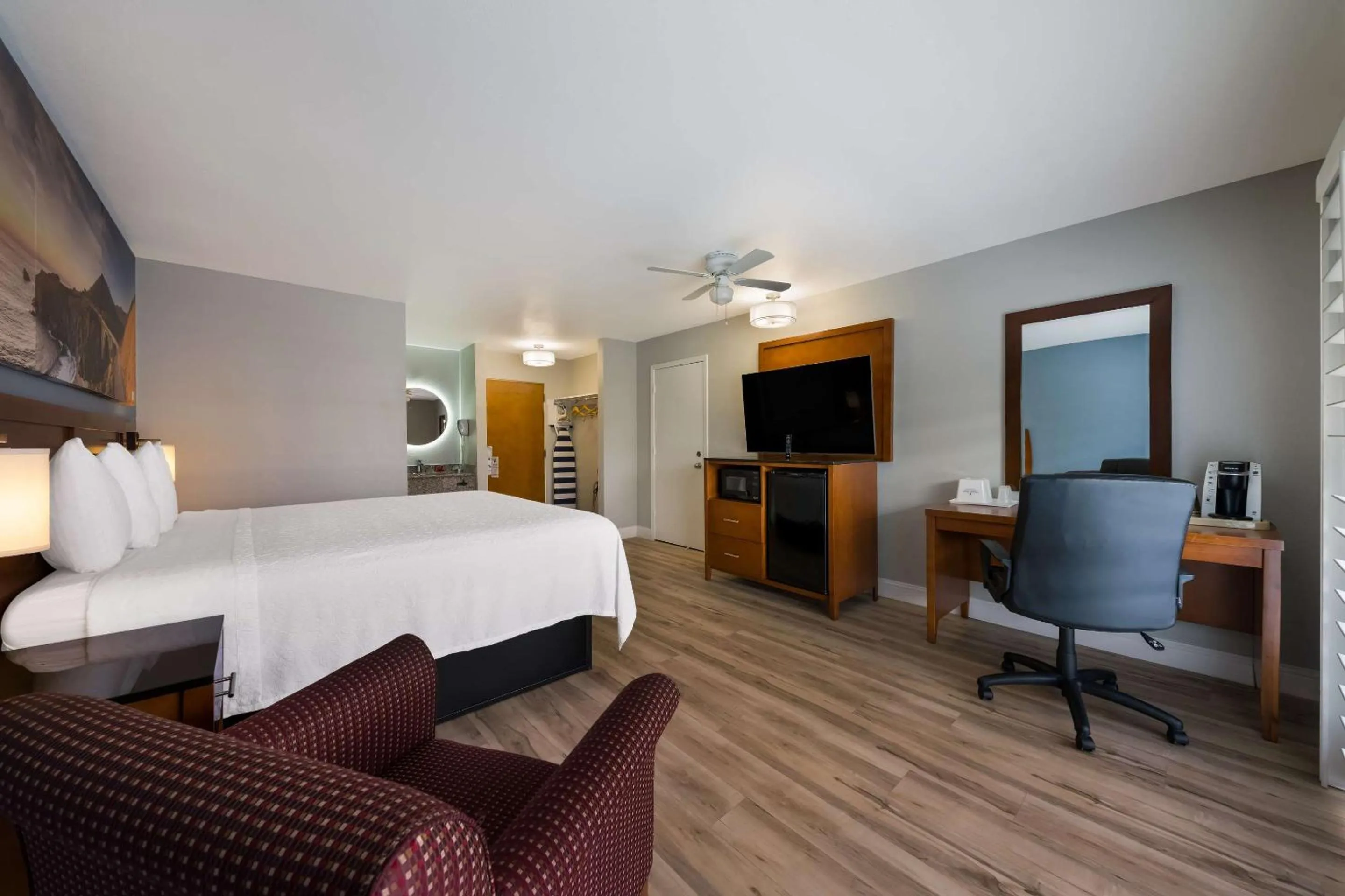 Bedroom, Bed in Pacific Coast Roadhouse - SureStay Collection by Best Western