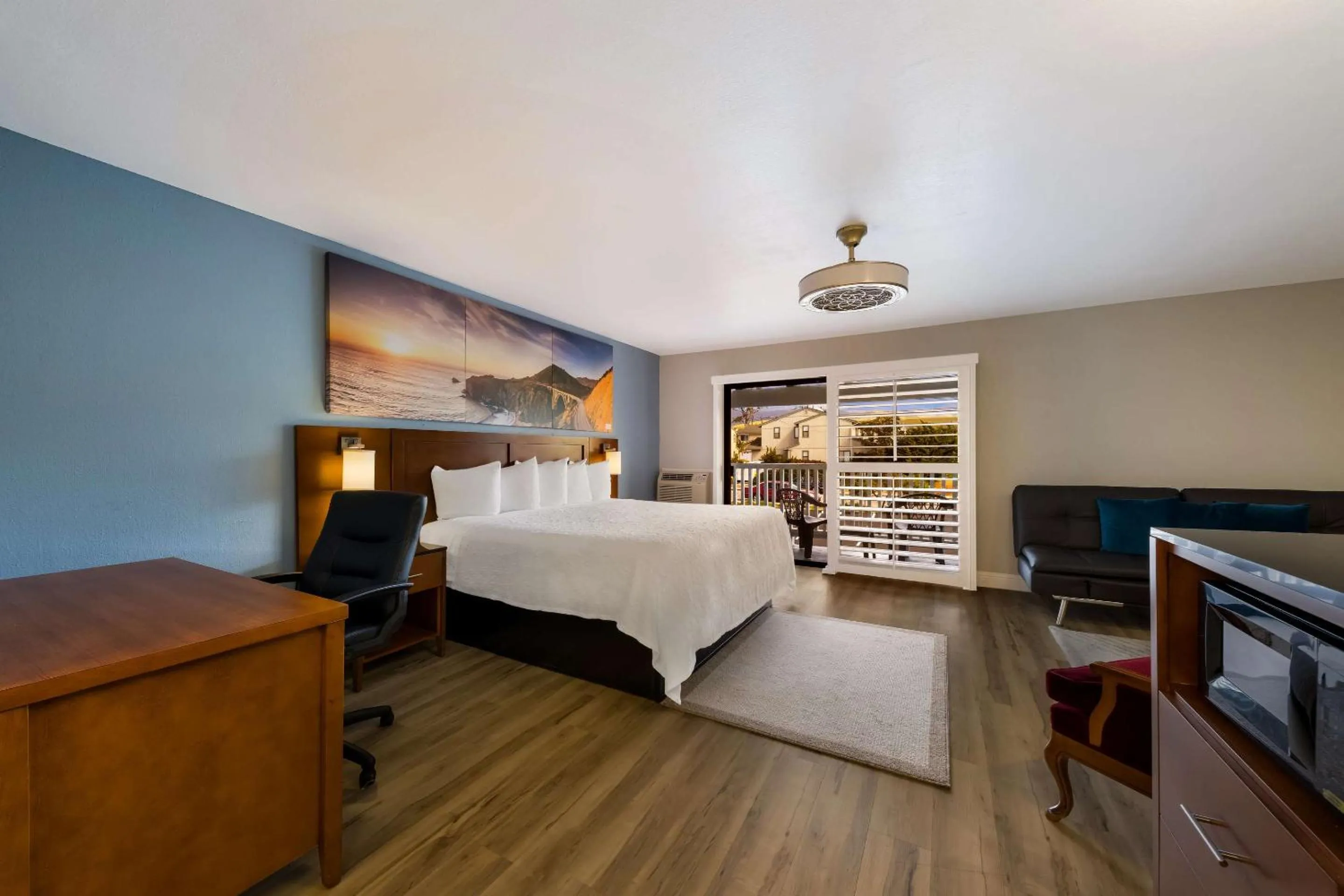Bedroom, Bed in Pacific Coast Roadhouse - SureStay Collection by Best Western